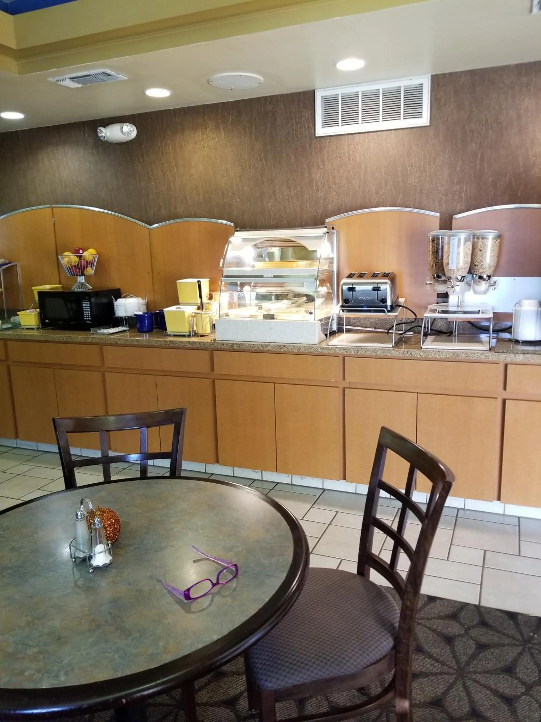 Continental breakfast in Days Inn by Wyndham Tulsa Central