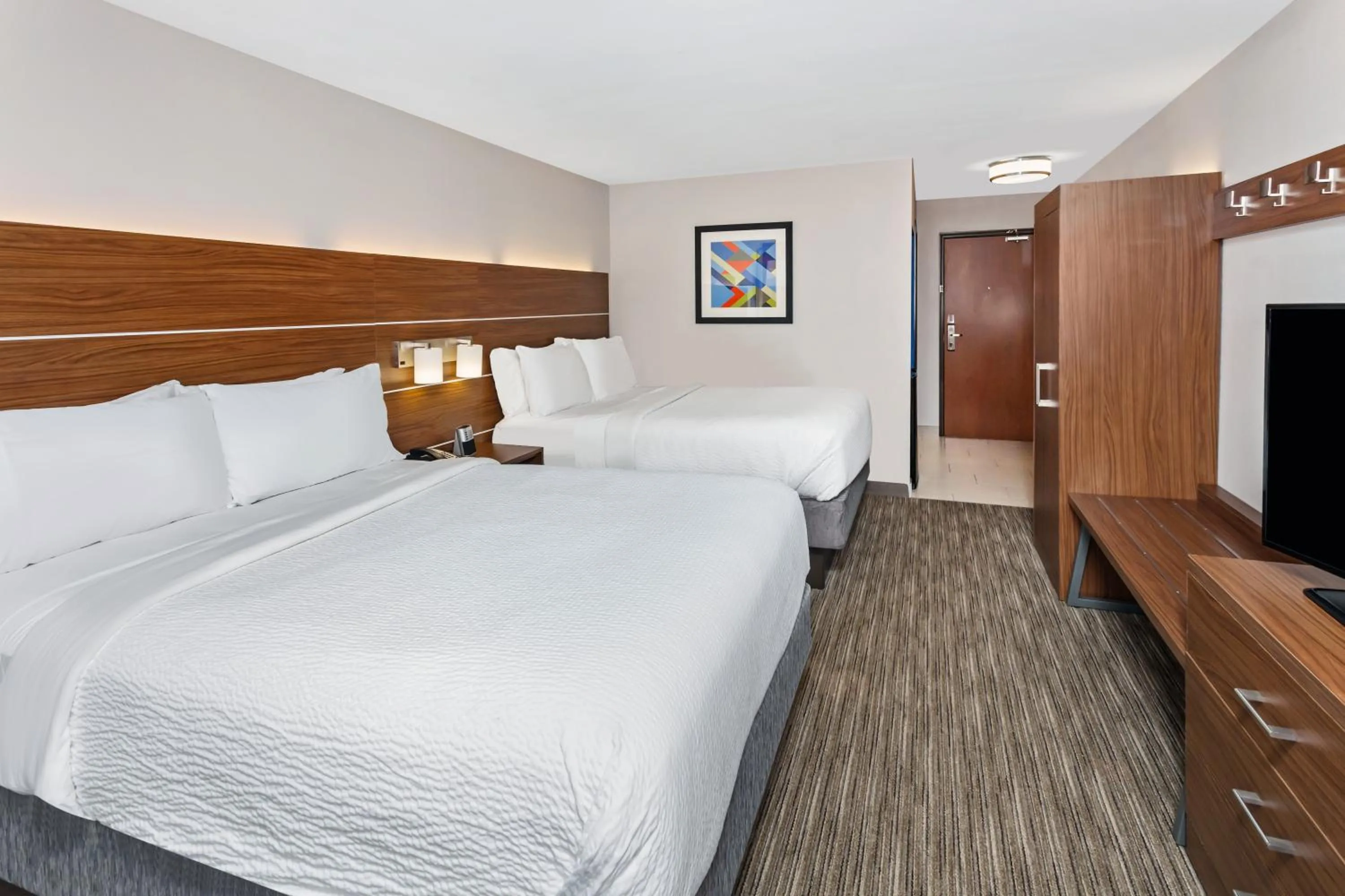 Bed in Holiday Inn Express Hotel & Suites Chicago South Lansing by IHG