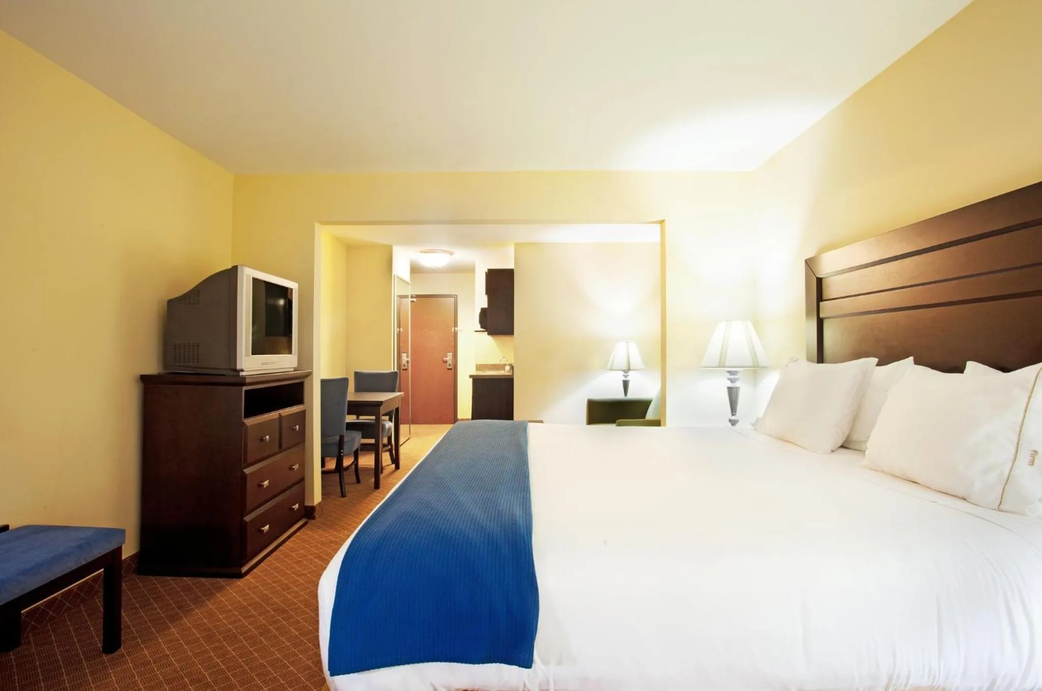 Photo of the whole room, Bed in Holiday Inn Express Hotel & Suites Chicago South Lansing by IHG