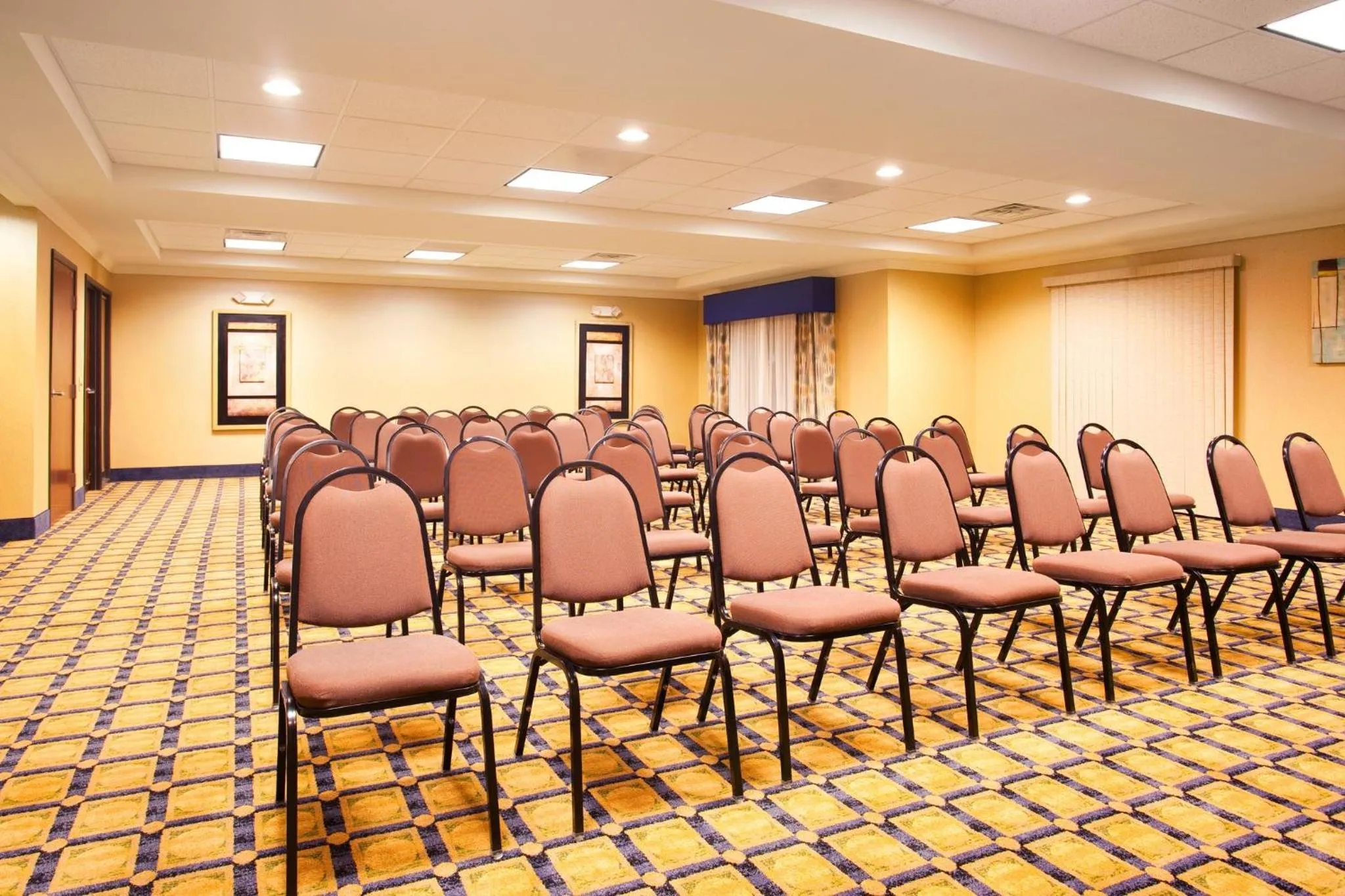 Meeting/conference room in Holiday Inn Express Hotel & Suites Chicago South Lansing by IHG