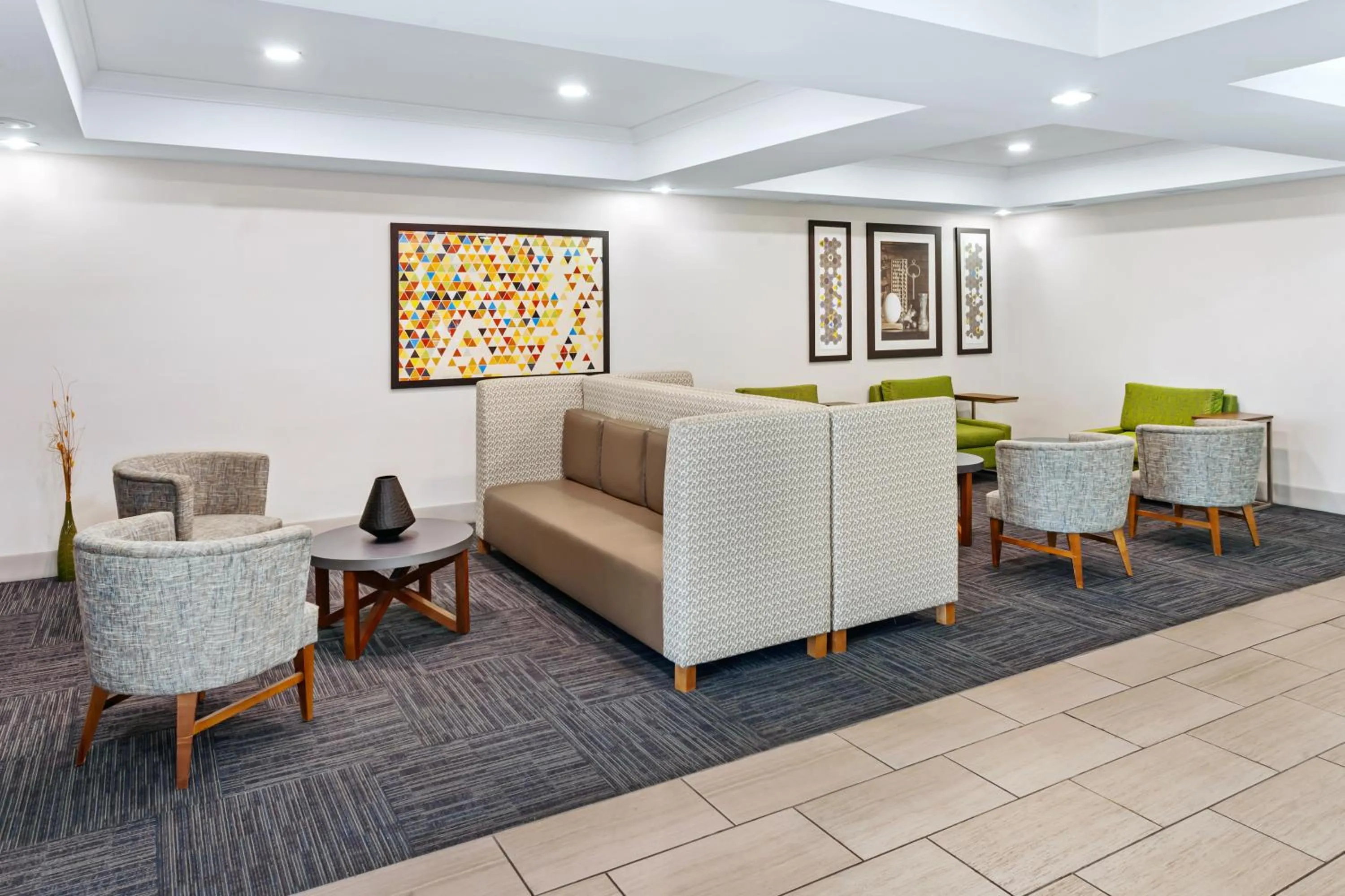 Lobby or reception in Holiday Inn Express Hotel & Suites Chicago South Lansing by IHG