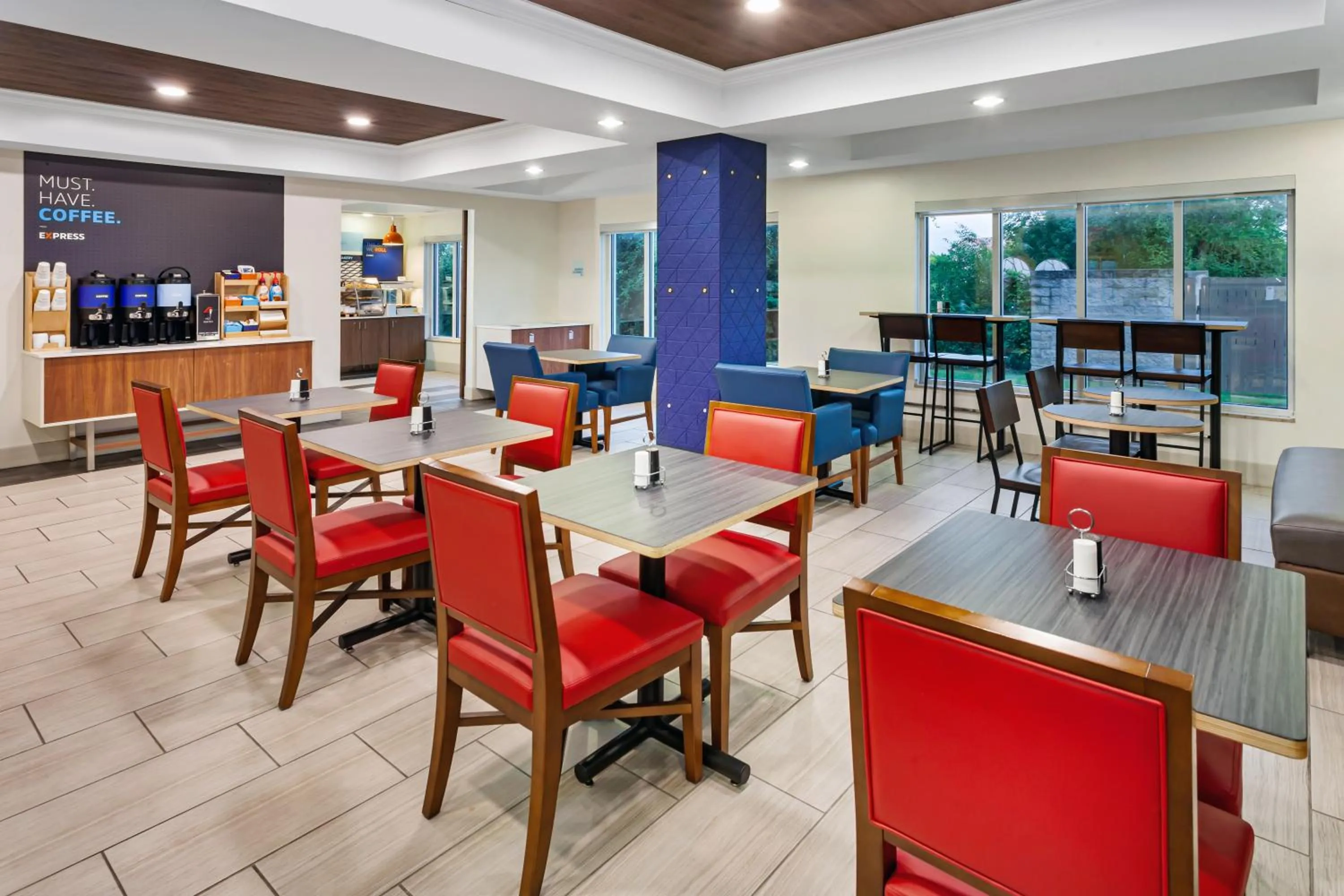 Breakfast in Holiday Inn Express Hotel & Suites Chicago South Lansing by IHG