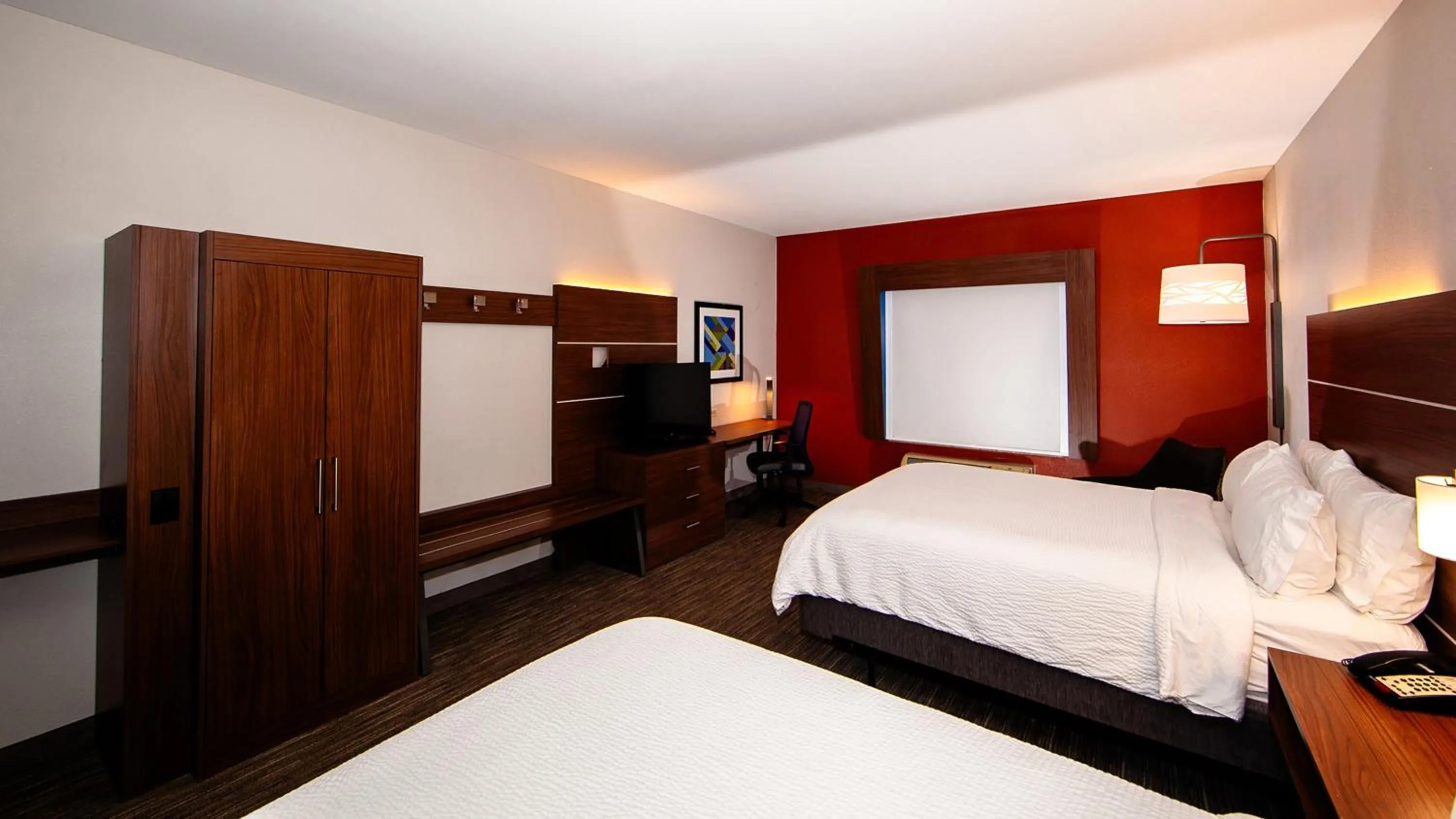 Photo of the whole room, Bed in Holiday Inn Express Hotel & Suites Chicago South Lansing by IHG