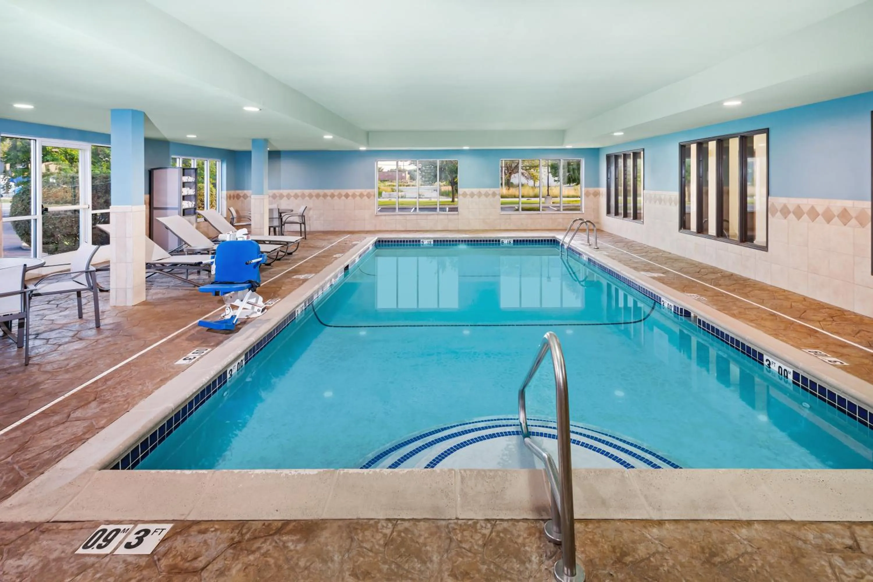 Swimming pool in Holiday Inn Express Hotel & Suites Chicago South Lansing by IHG