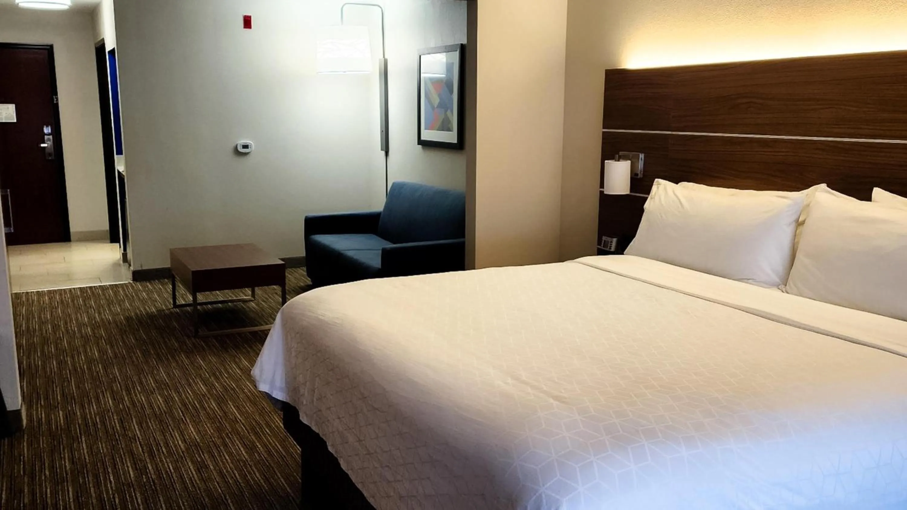 Photo of the whole room, Bed in Holiday Inn Express Hotel & Suites Chicago South Lansing by IHG