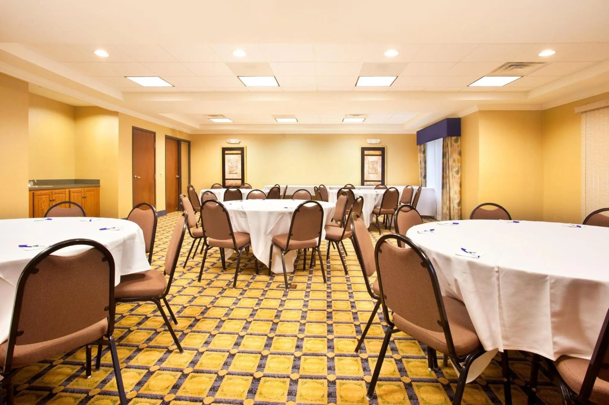 Meeting/conference room in Holiday Inn Express Hotel & Suites Chicago South Lansing by IHG