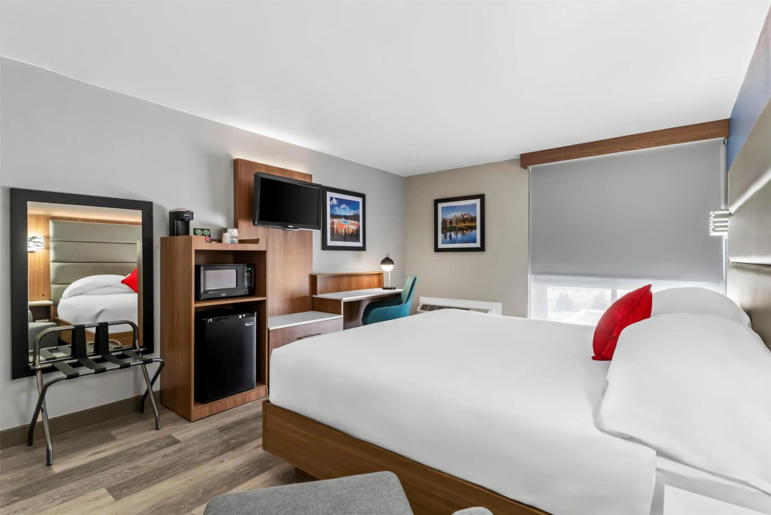 Bedroom, Bed in Red Lion Hotel Cheyenne