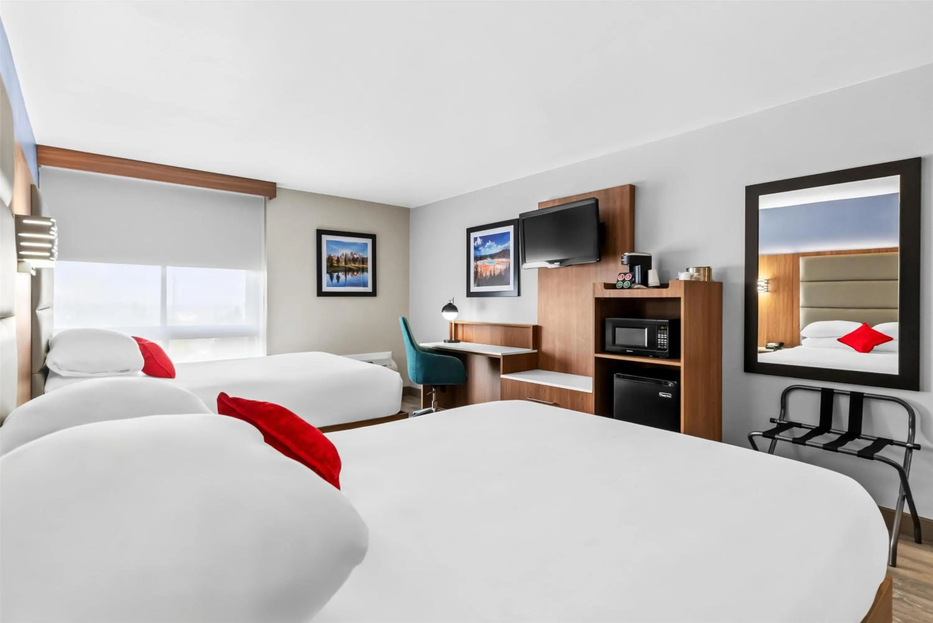 Bedroom, Bed in Red Lion Hotel Cheyenne