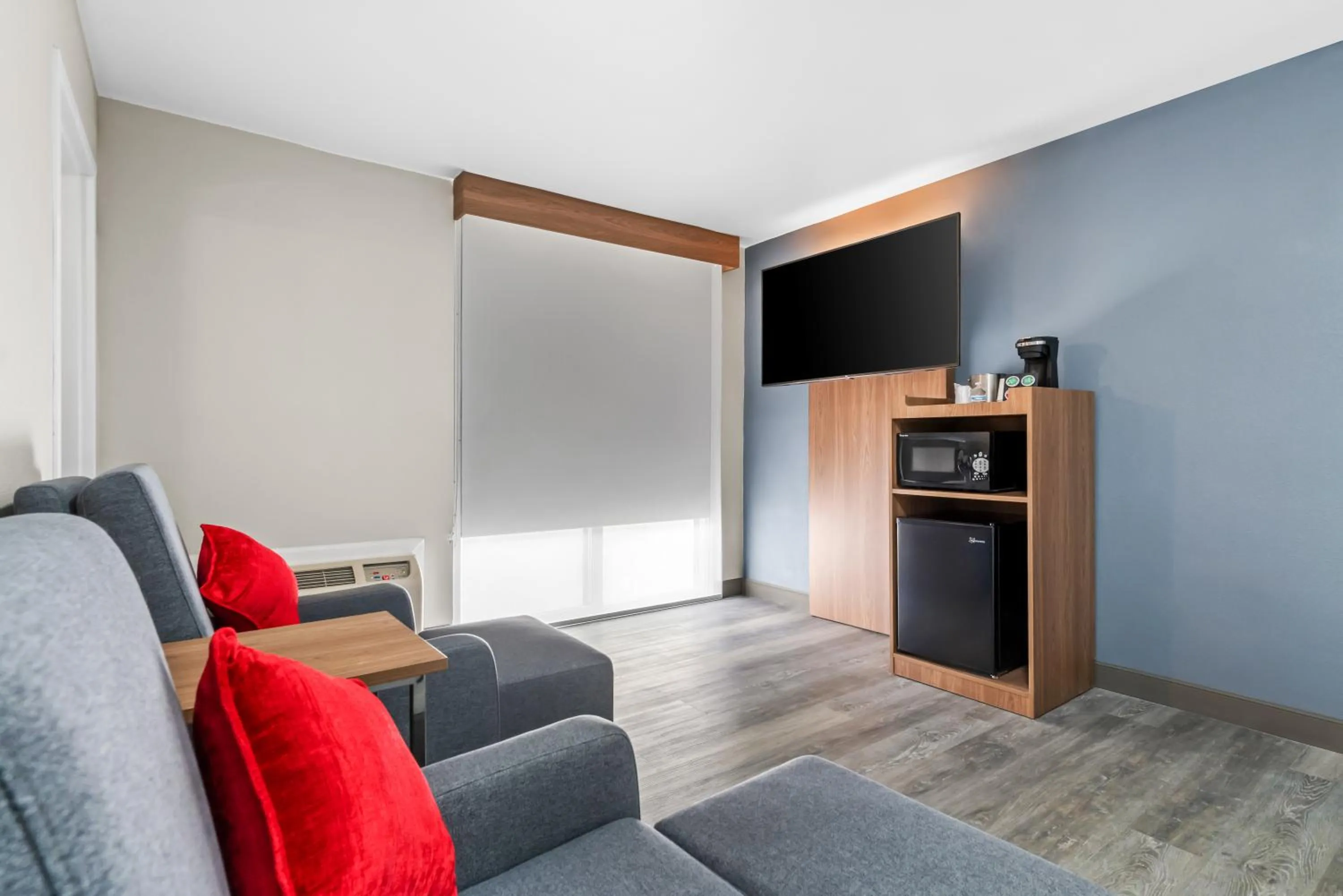 TV and multimedia in Red Lion Hotel Cheyenne