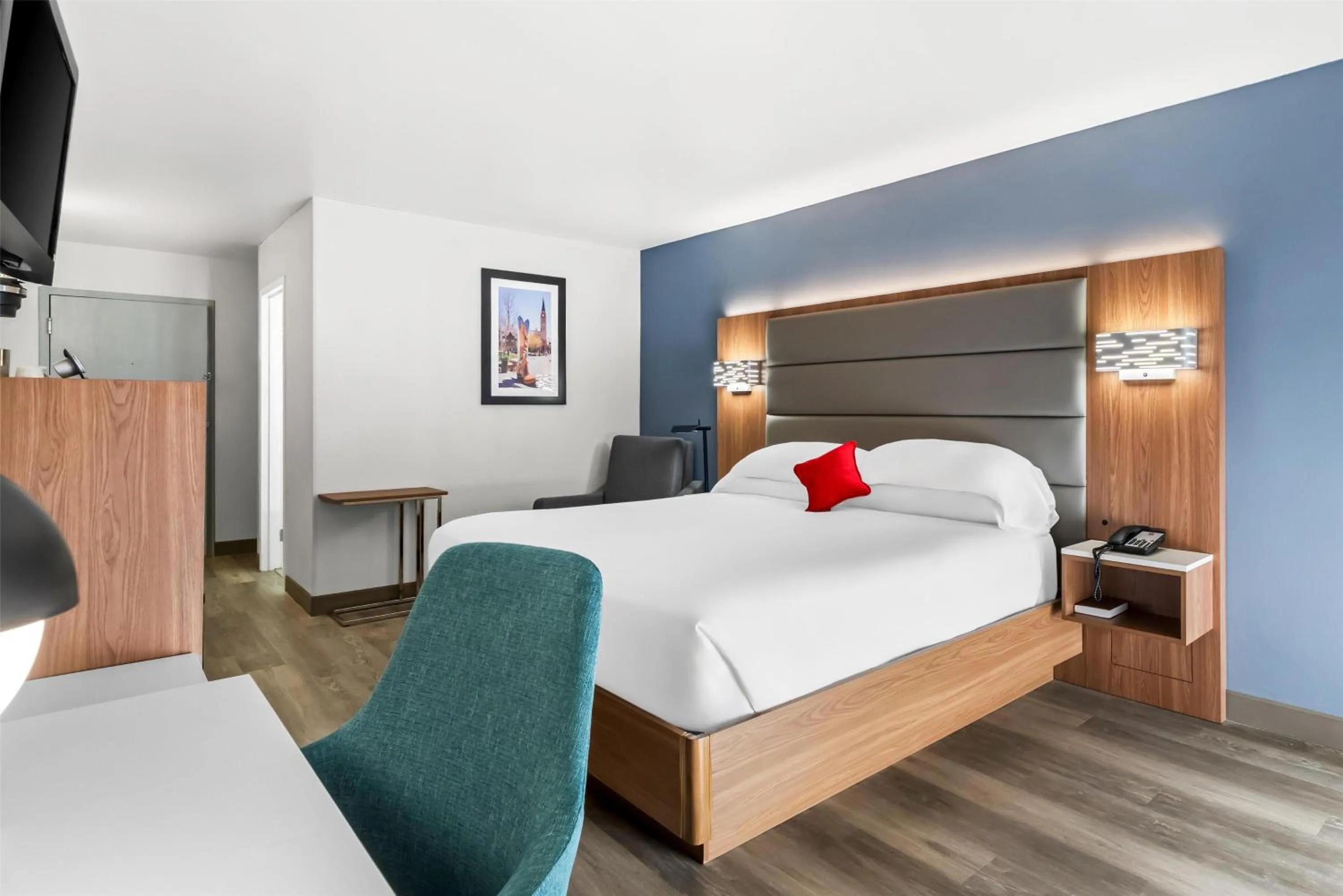 Bedroom, Bed in Red Lion Hotel Cheyenne