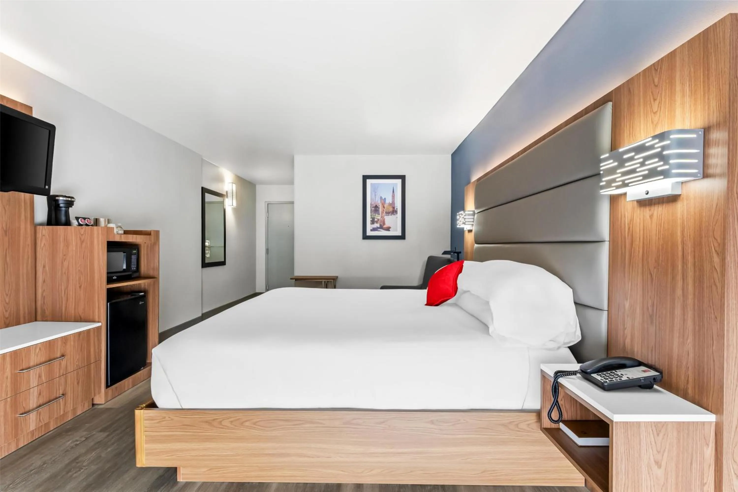 Bedroom, Bed in Red Lion Hotel Cheyenne