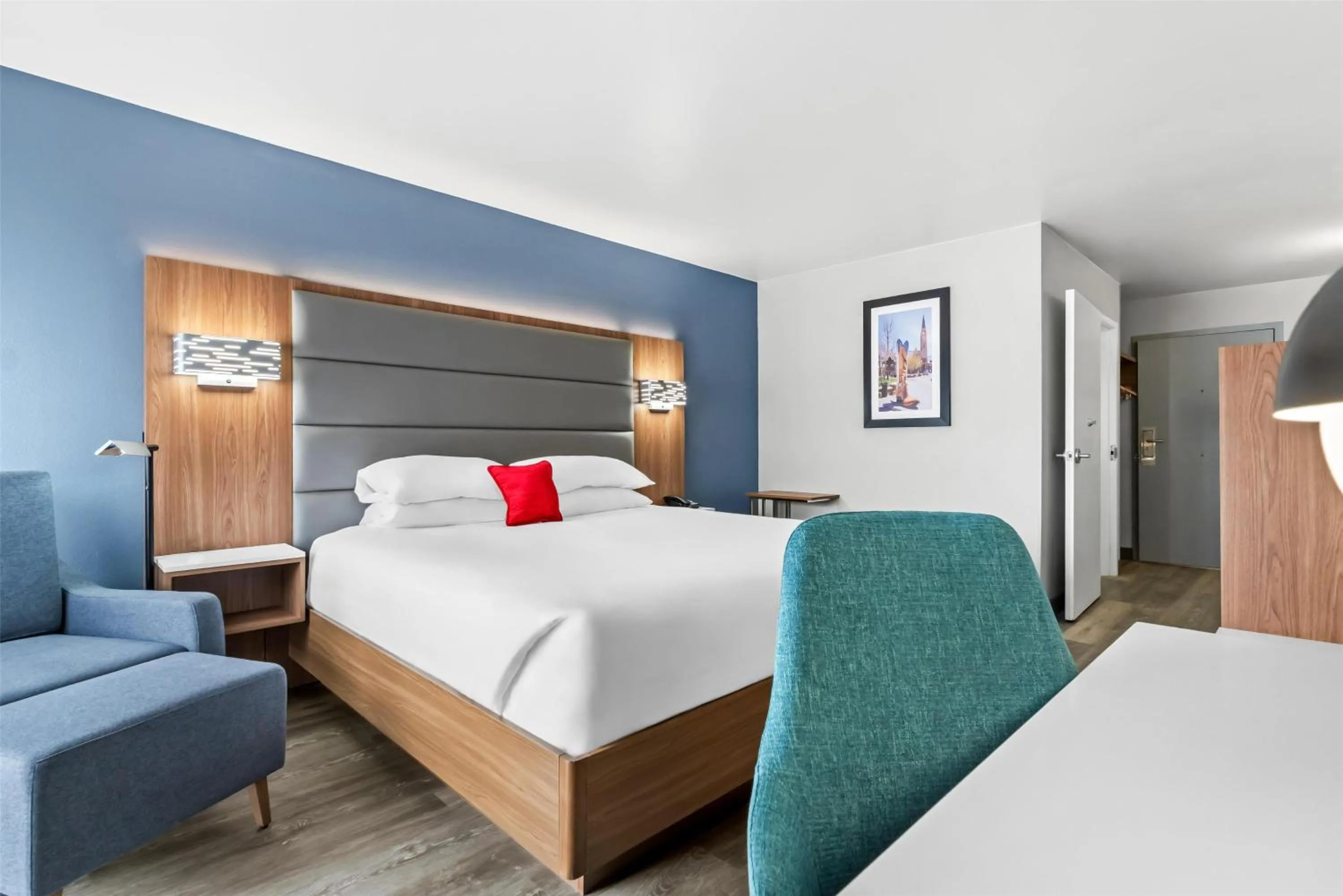 Bedroom, Bed in Red Lion Hotel Cheyenne