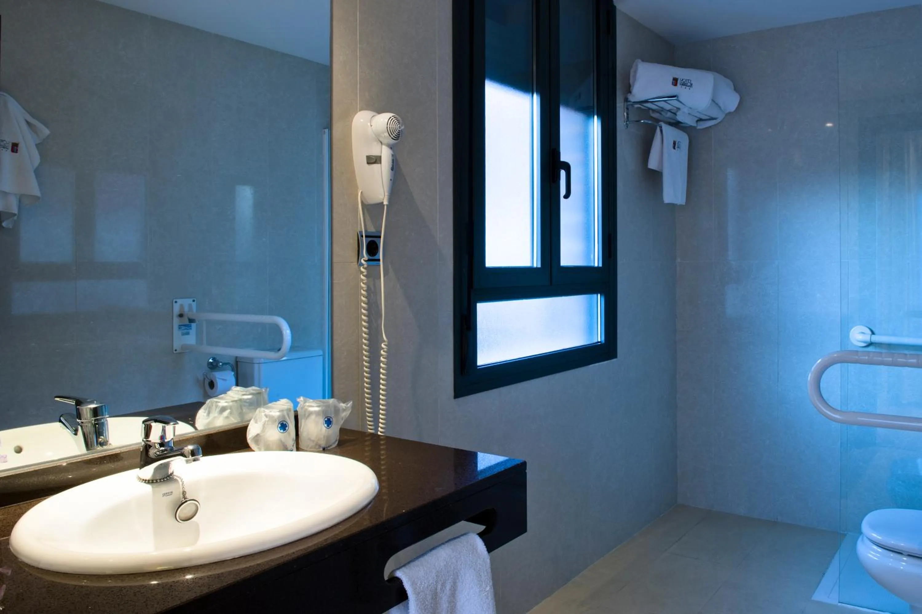 Bathroom in SNÖ Hotel Ciudad de Sabiñánigo