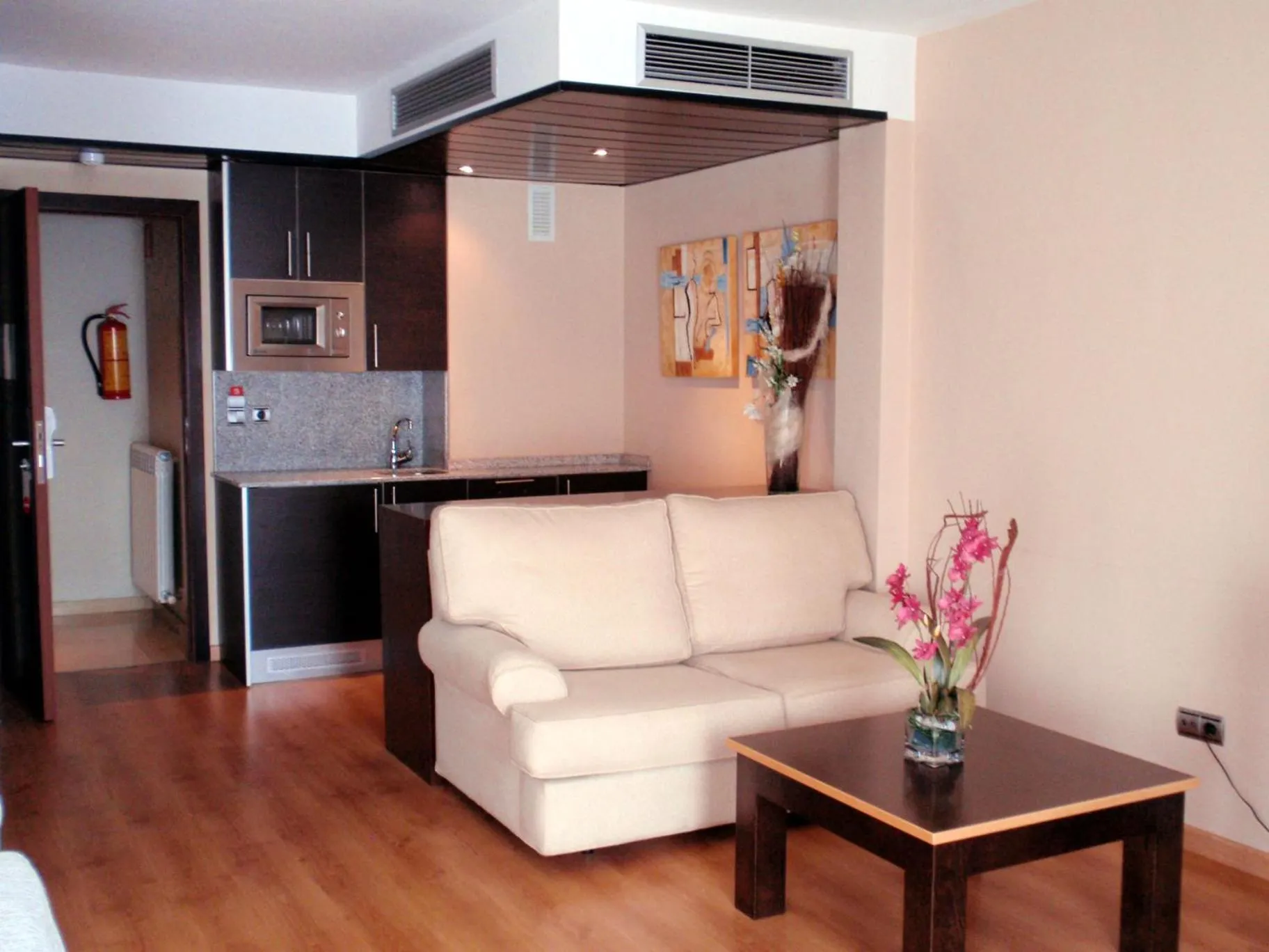 Kitchen or kitchenette in SNÖ Hotel Ciudad de Sabiñánigo