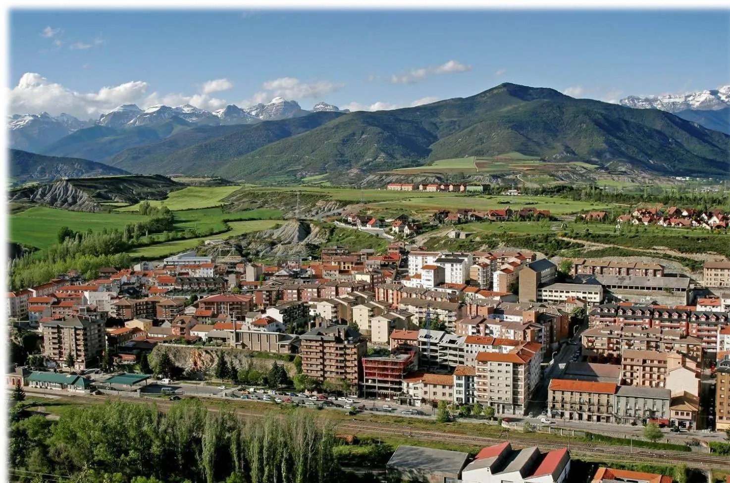 Neighbourhood in SNÖ Hotel Ciudad de Sabiñánigo