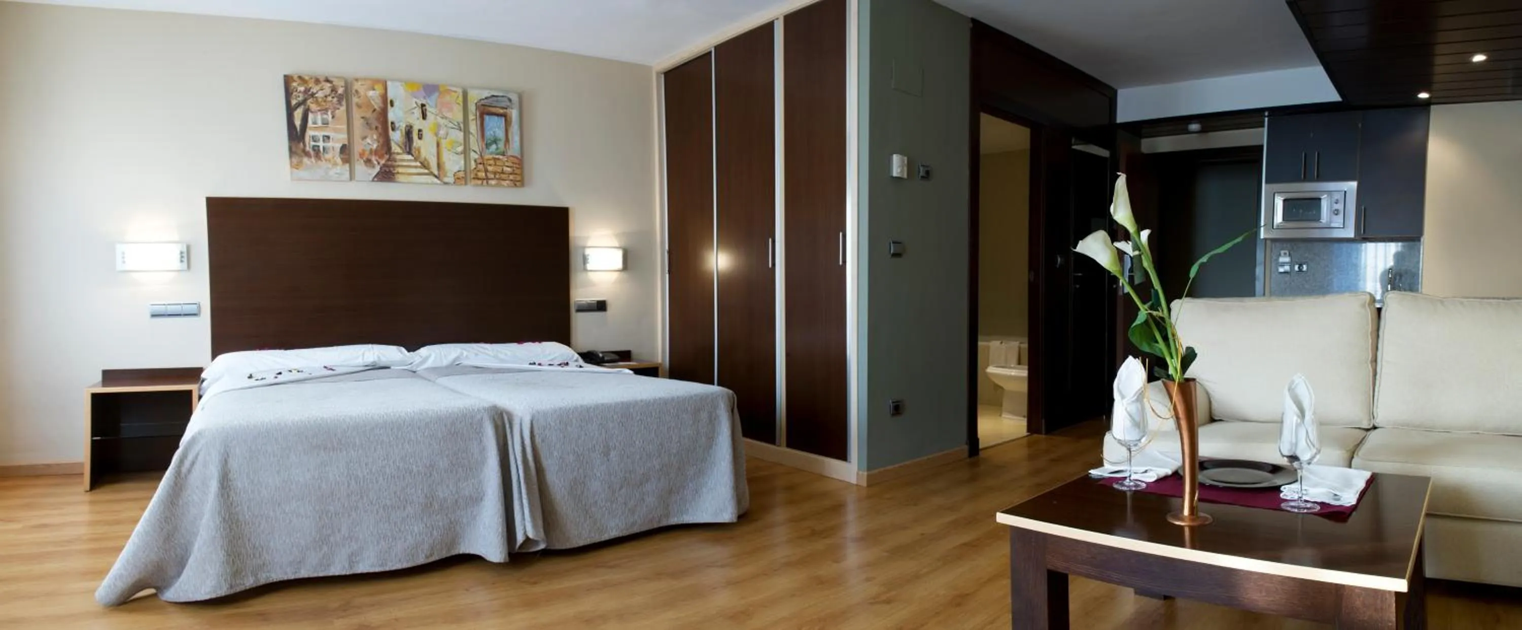 Photo of the whole room, Bed in SNÖ Hotel Ciudad de Sabiñánigo