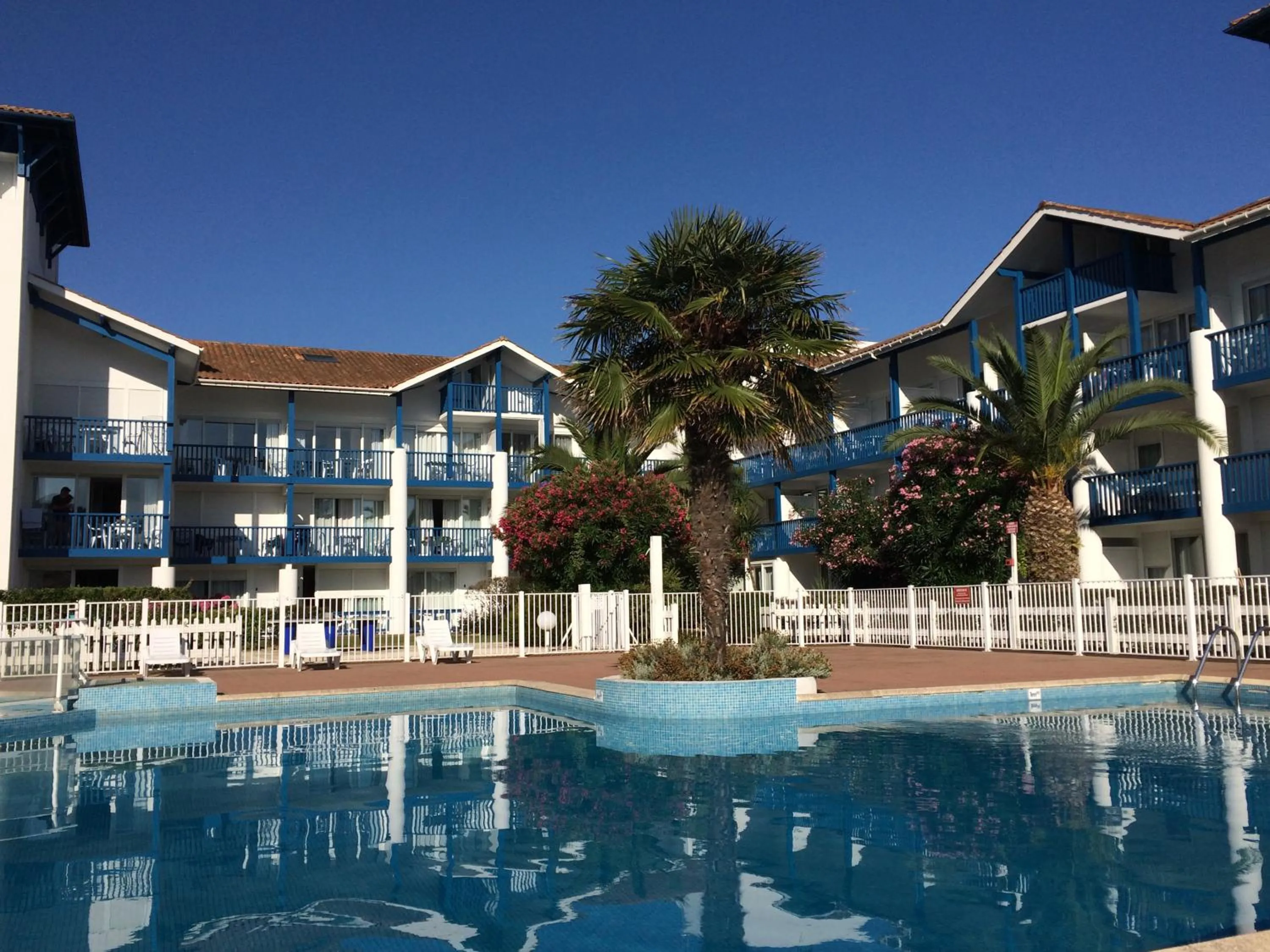 Swimming pool in Résidence Mer & Golf Fort Socoa