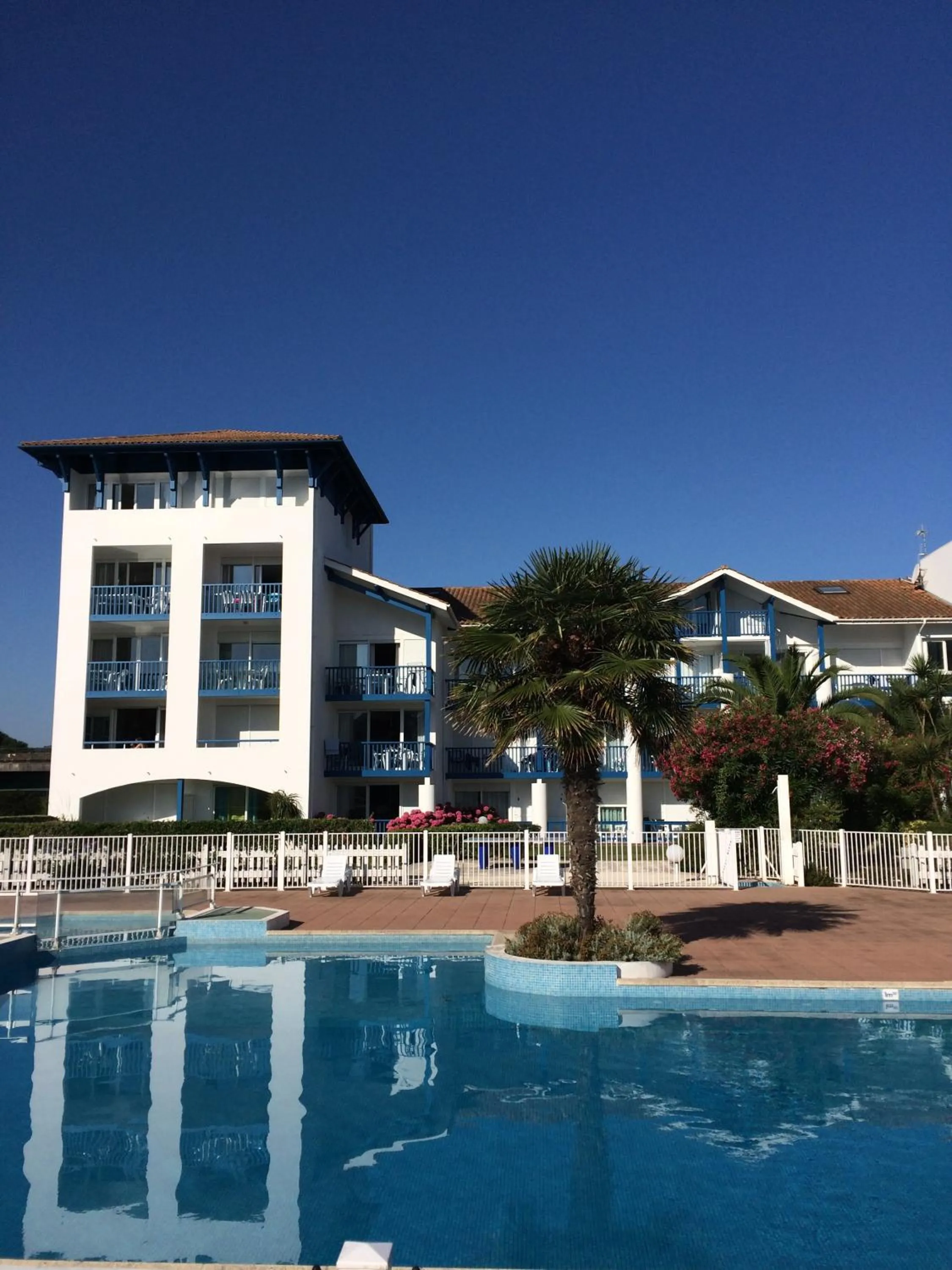 Swimming pool in Résidence Mer & Golf Fort Socoa