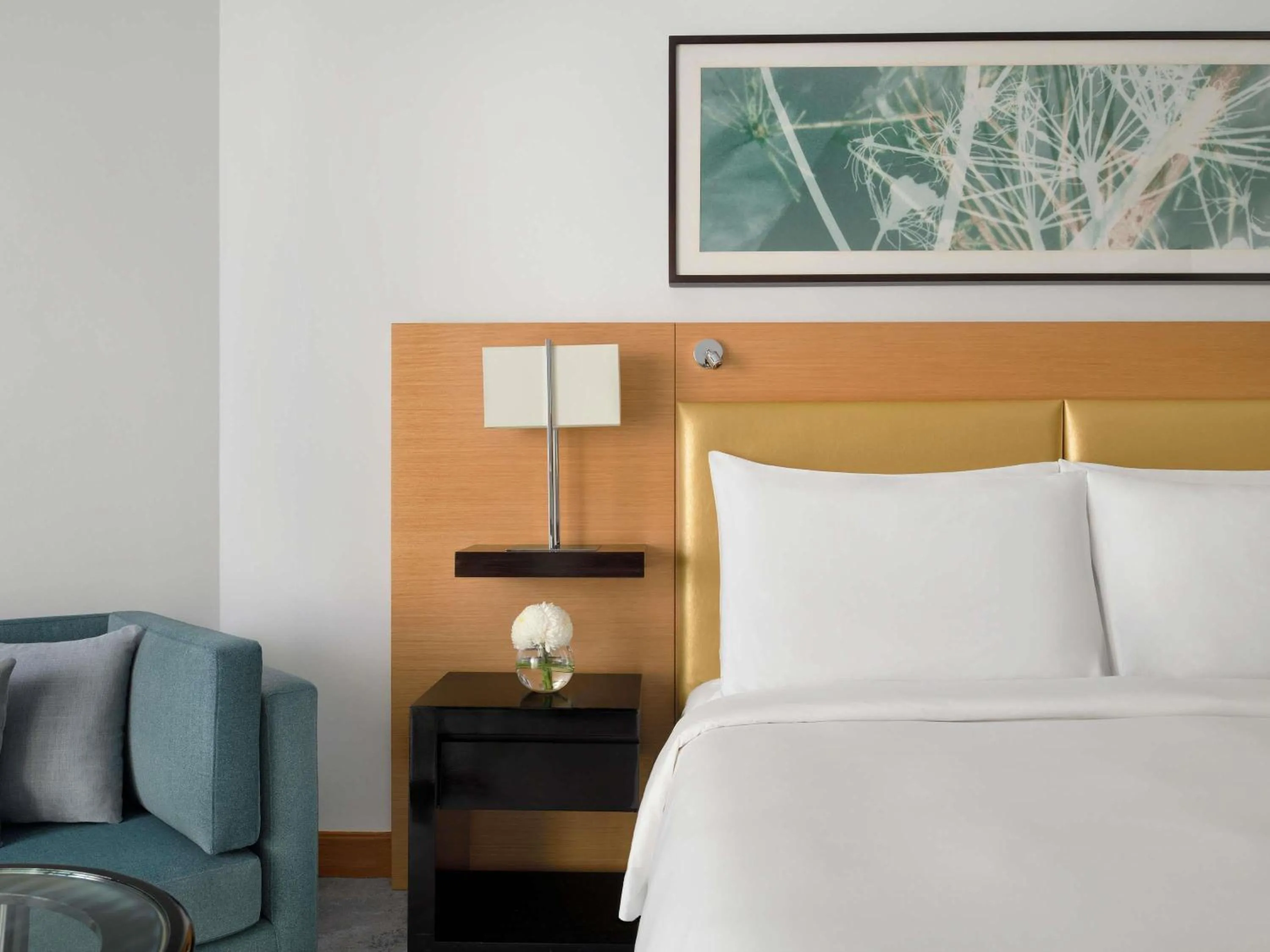 Bedroom, Bed in Mövenpick Hotel Jumeirah Beach