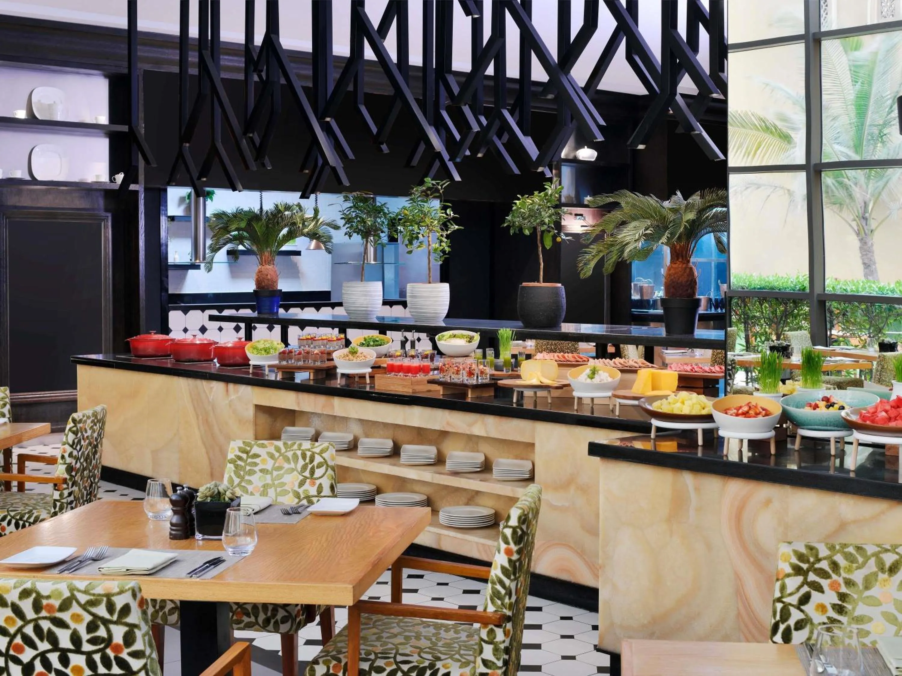 Restaurant/places to eat in Mövenpick Hotel Jumeirah Beach
