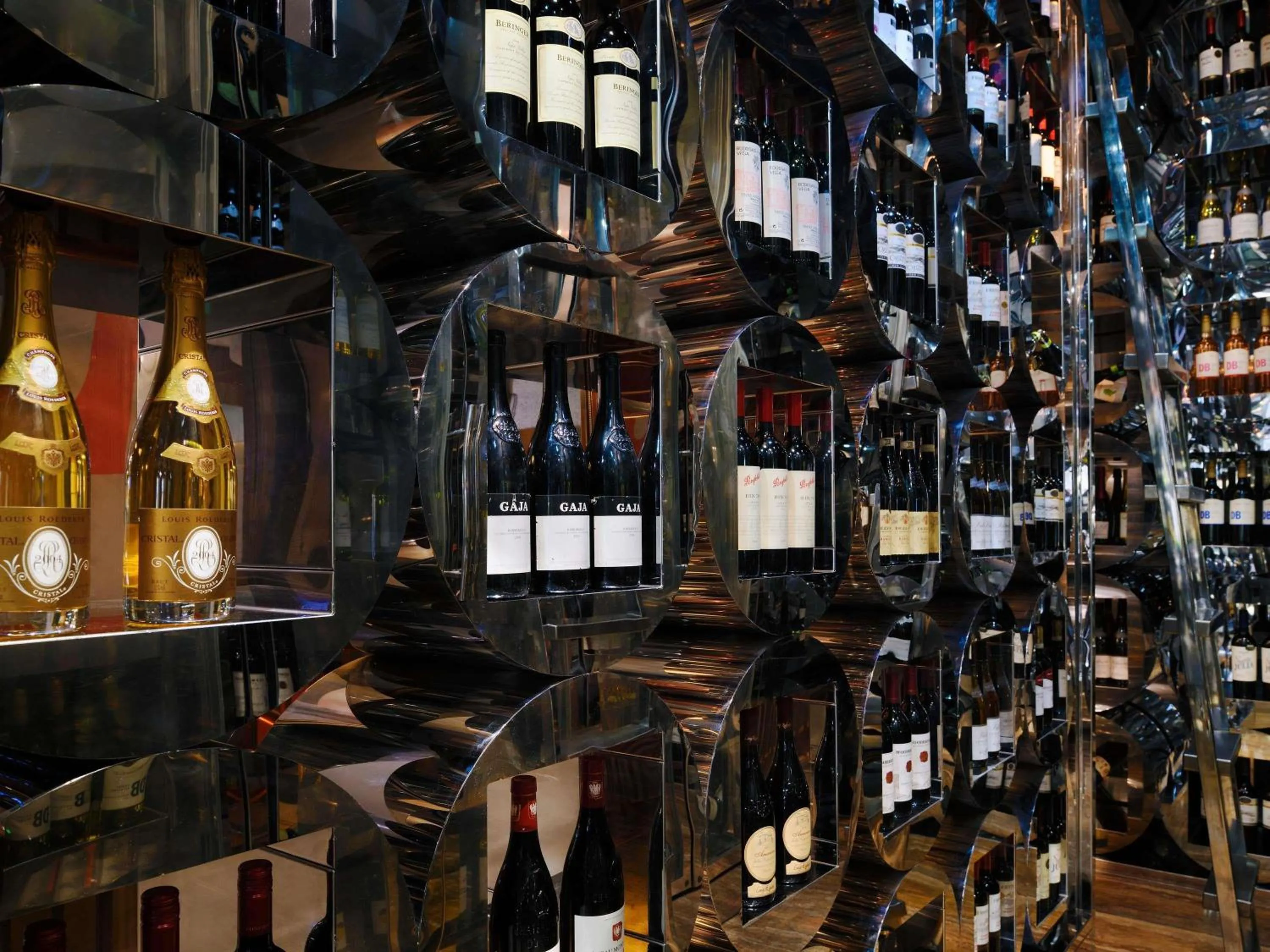 Lounge or bar in Mövenpick Hotel Jumeirah Beach