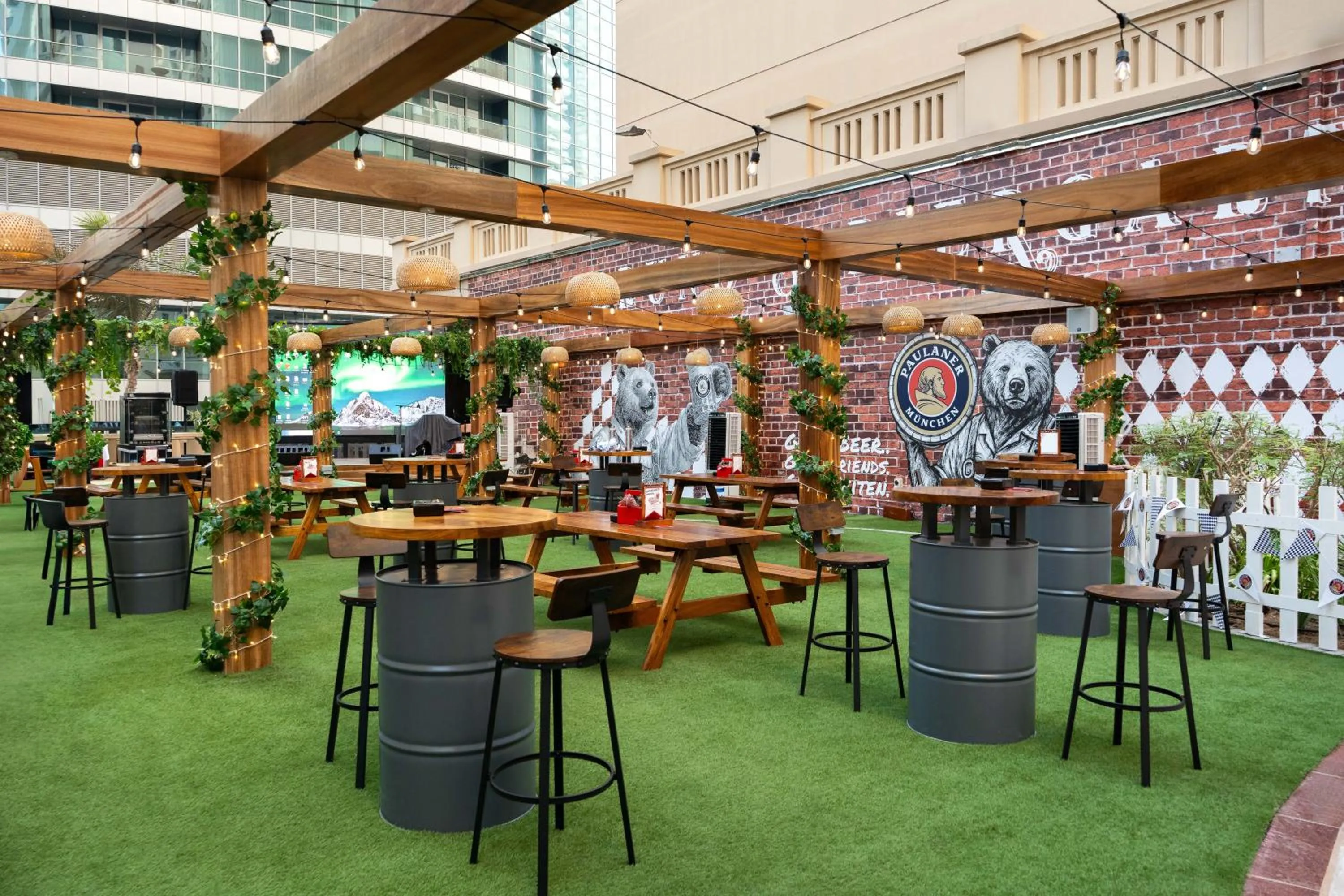 Restaurant/places to eat in Mövenpick Hotel Jumeirah Beach