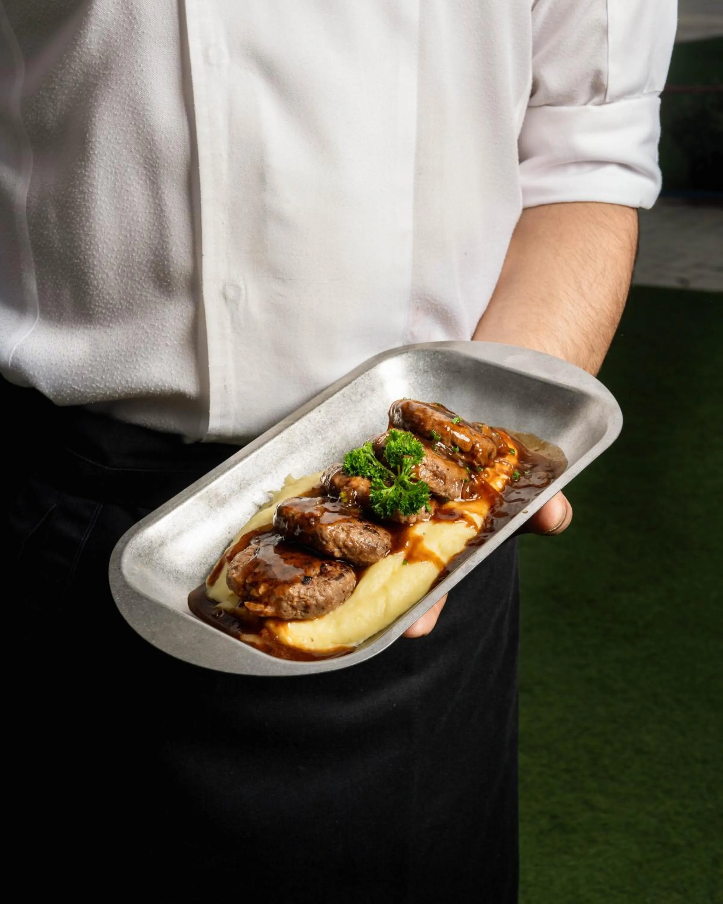 Restaurant/places to eat in Mövenpick Hotel Jumeirah Beach