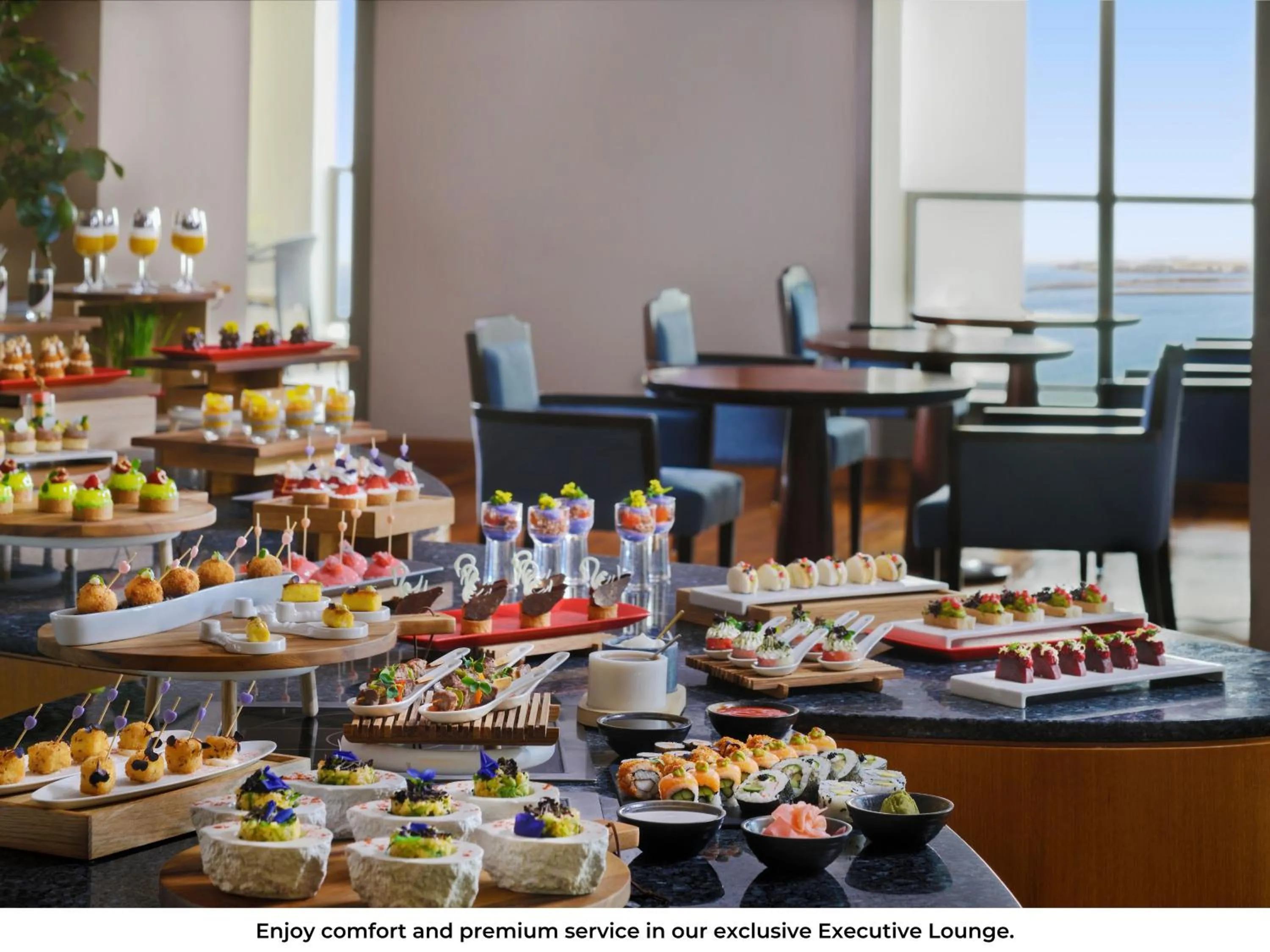 Lounge or bar in Mövenpick Hotel Jumeirah Beach