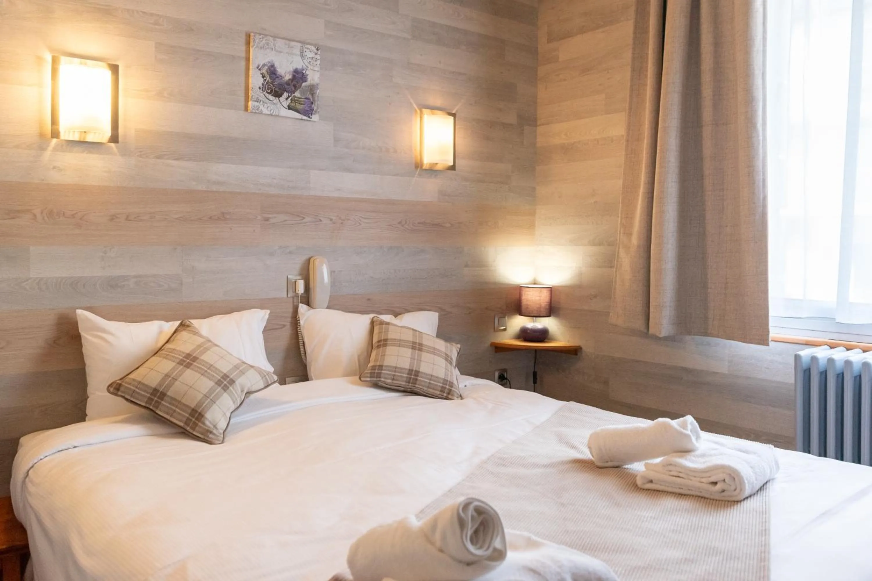 Bed in Hotel des Pyrénées