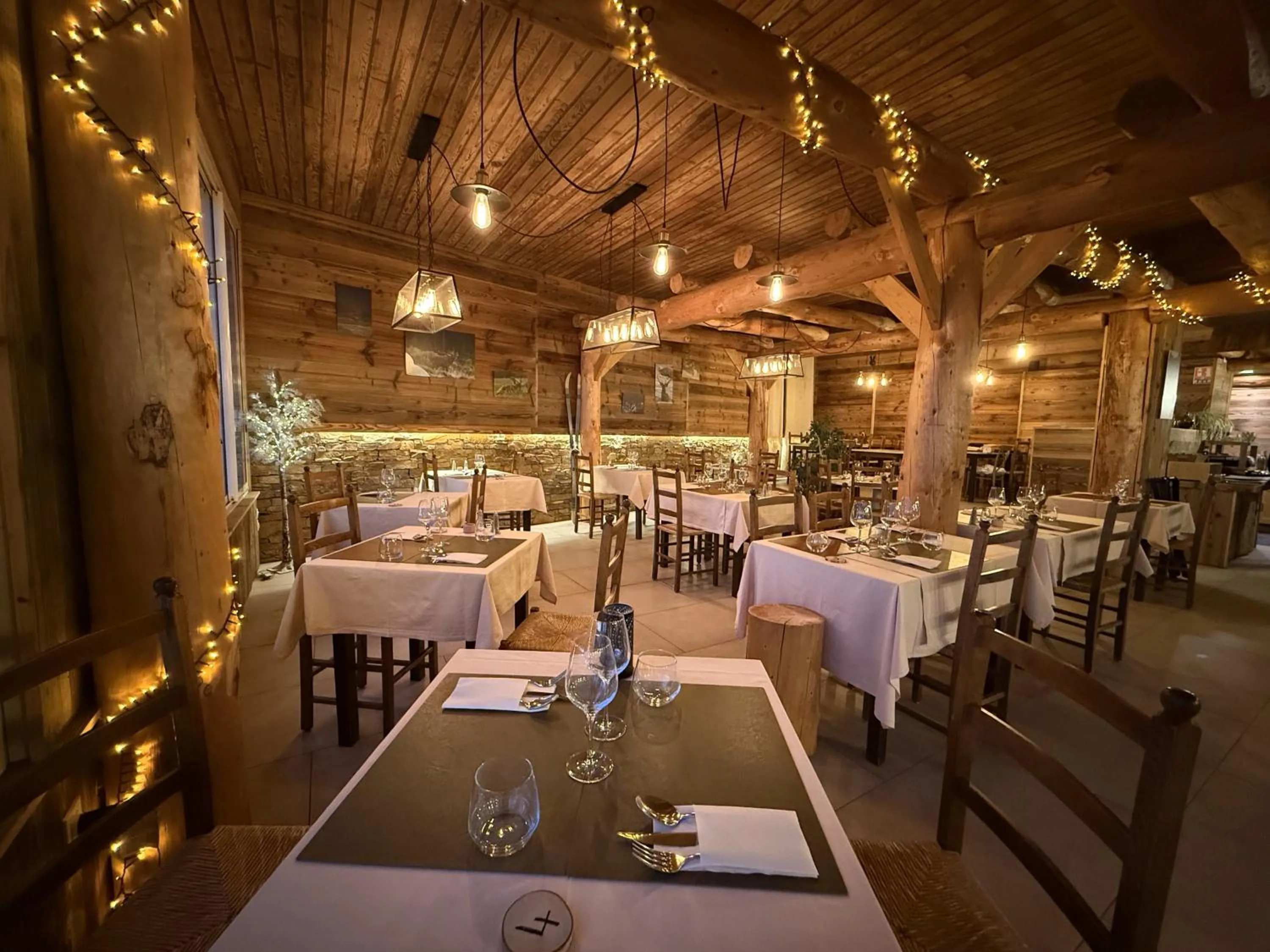 Restaurant/places to eat in Hotel des Pyrénées