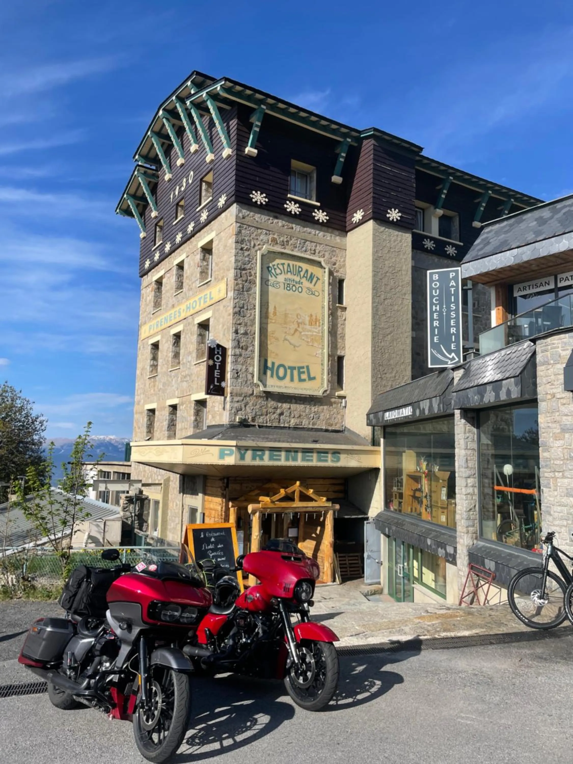 Property building in Hotel des Pyrénées
