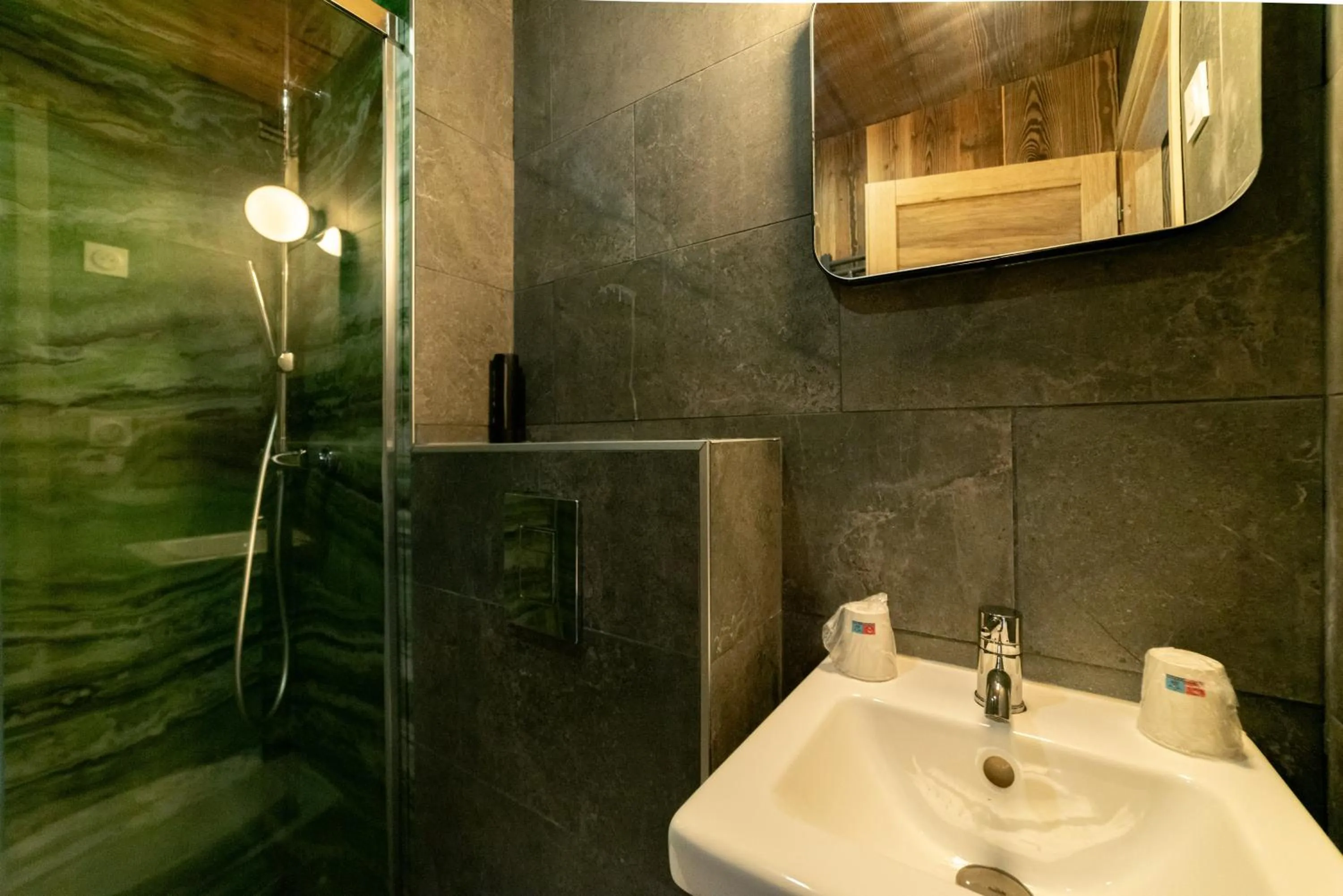 Bathroom in Hotel des Pyrénées