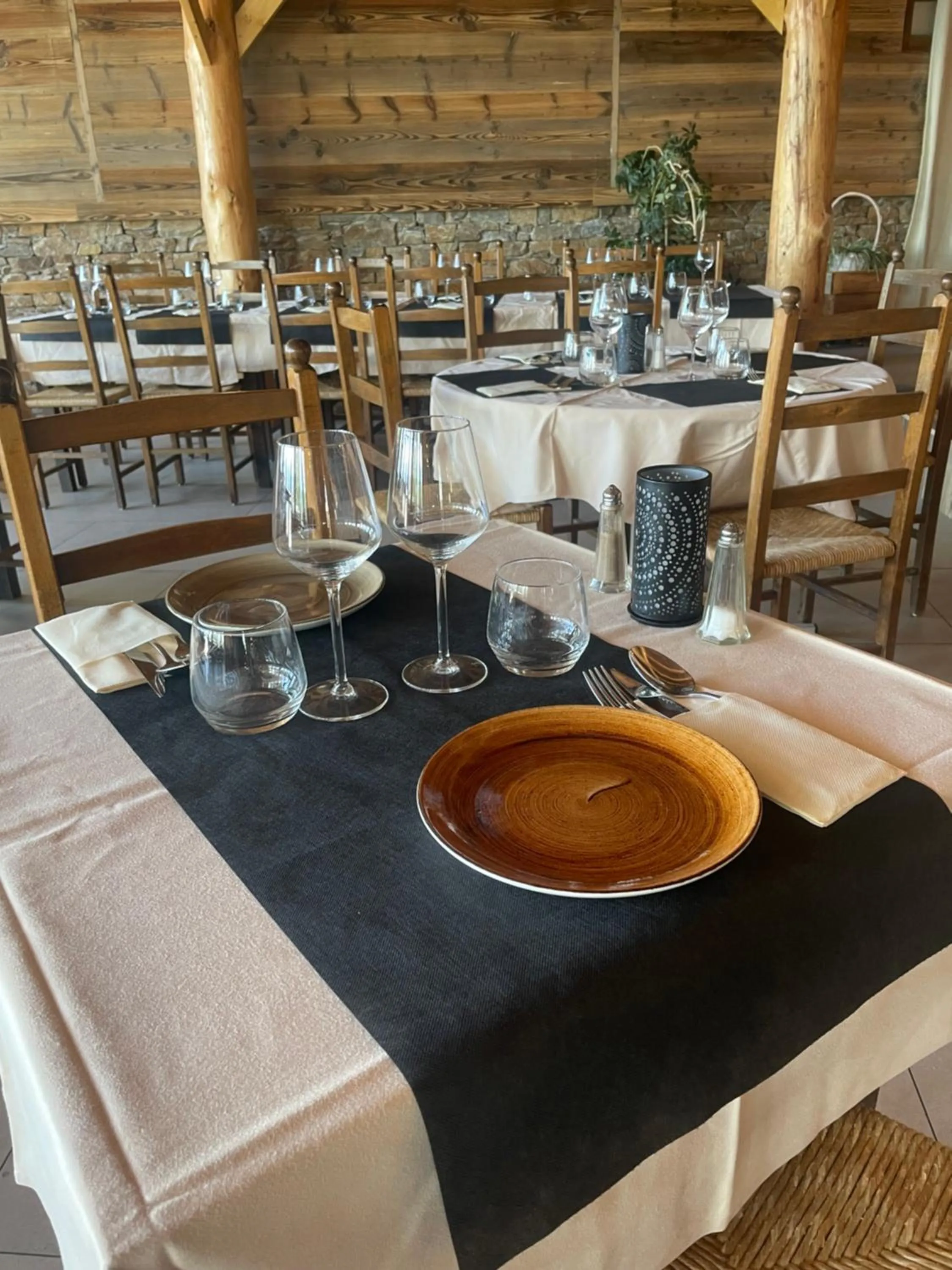 Restaurant/places to eat in Hotel des Pyrénées