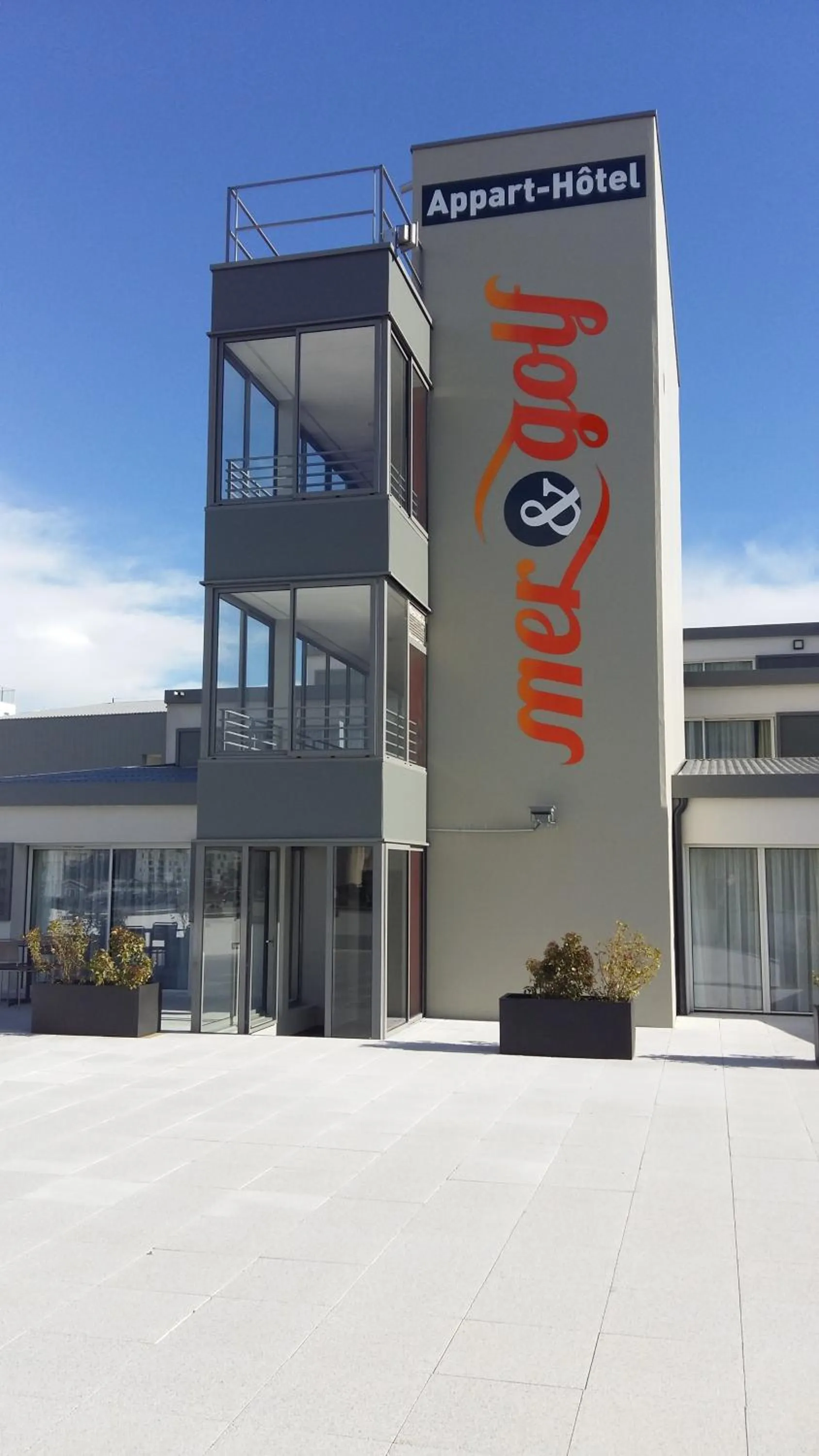 Facade/entrance in Appart-Hôtel Mer & Golf City Bordeaux Bassins à flot