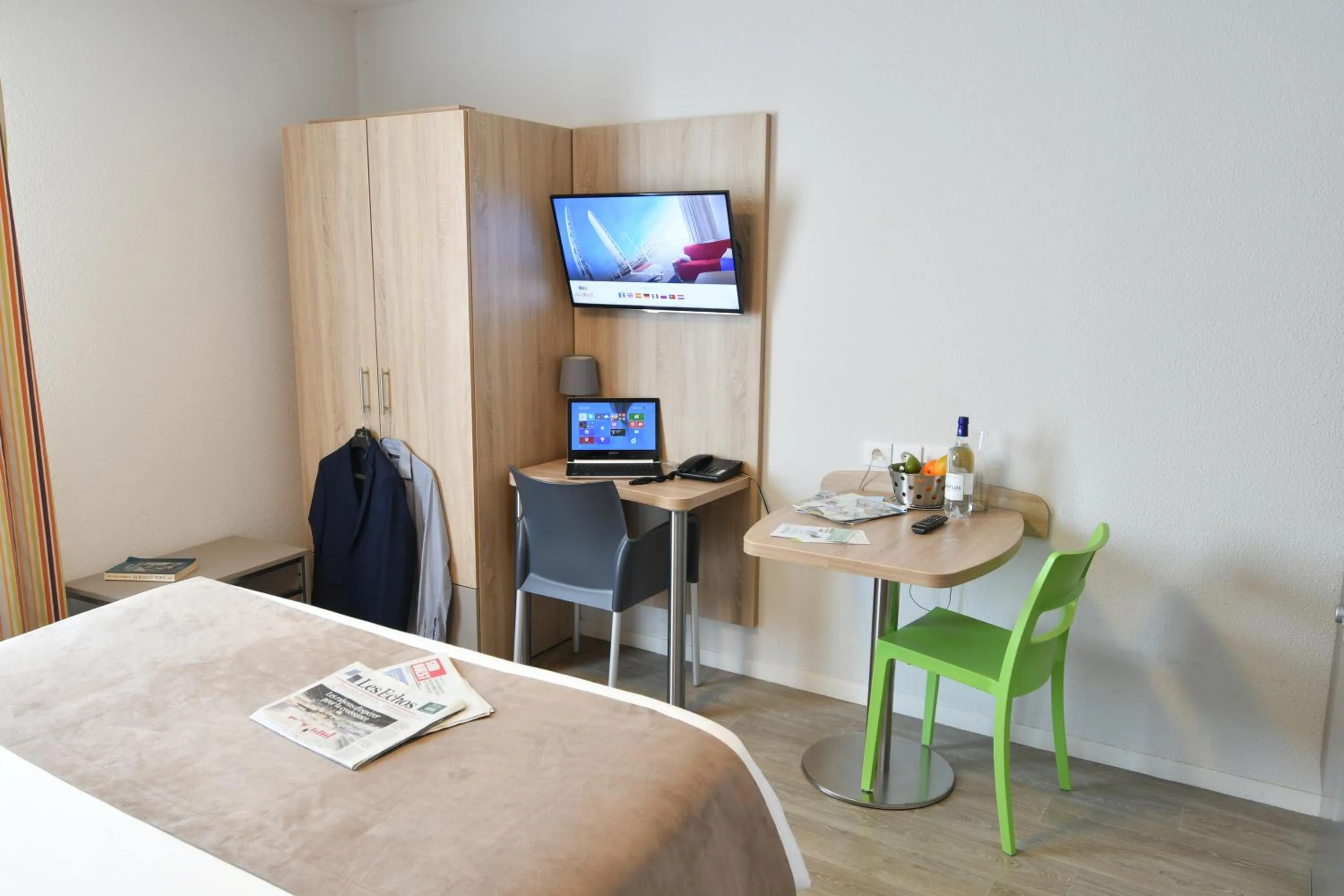 TV and multimedia, Bed in Appart-Hôtel Mer & Golf City Bordeaux Bassins à flot