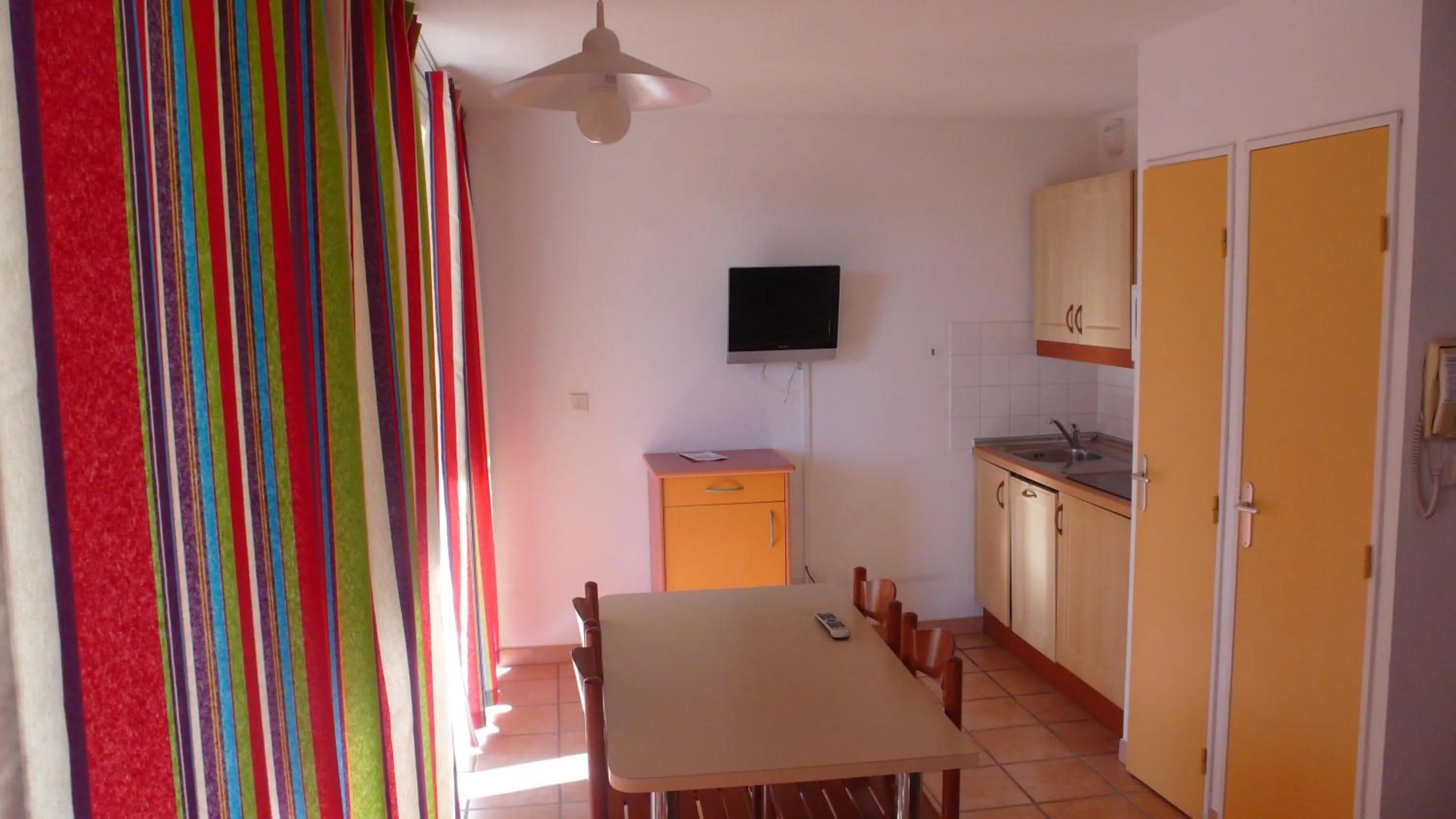 Kitchen or kitchenette in Résidence Mer & Golf Port Argelès