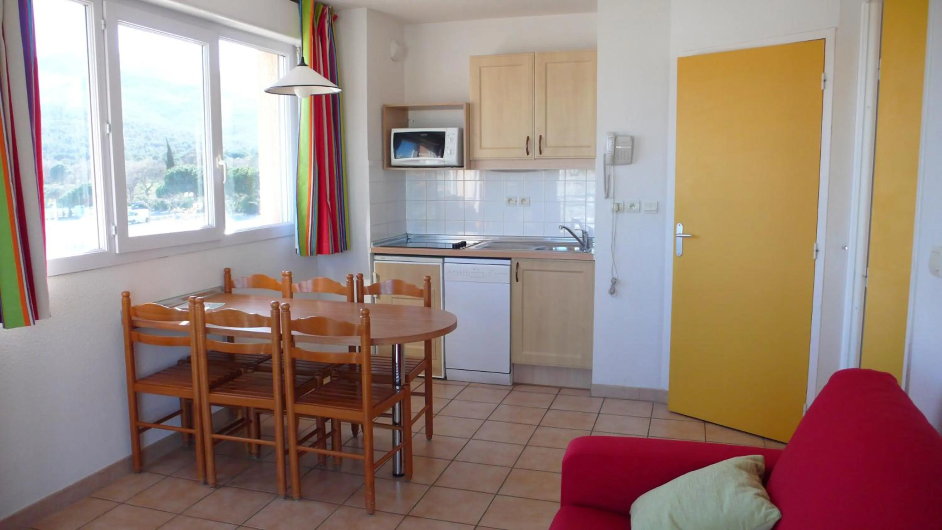 Kitchen or kitchenette in Résidence Mer & Golf Port Argelès