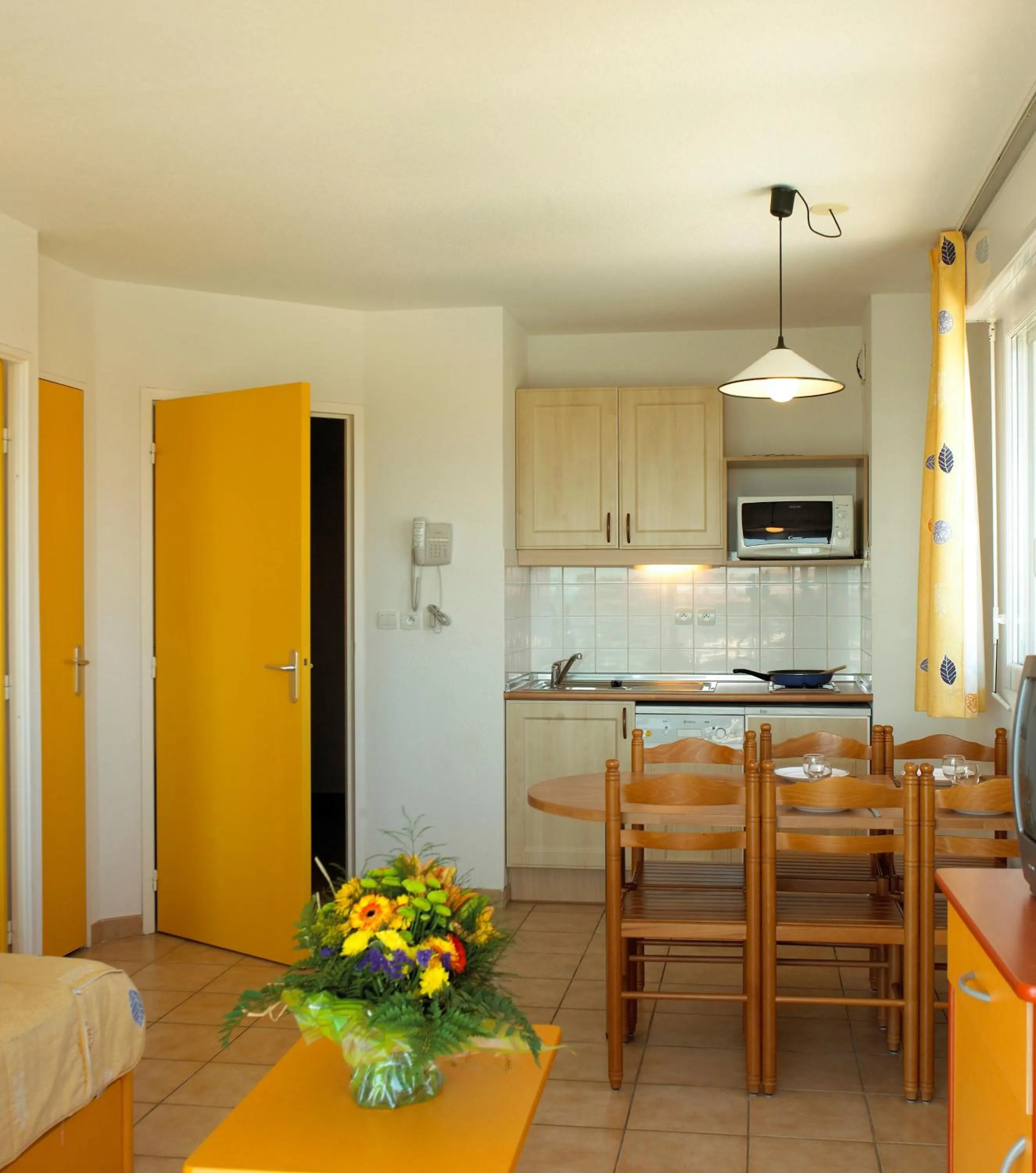 Kitchen or kitchenette in Résidence Mer & Golf Port Argelès