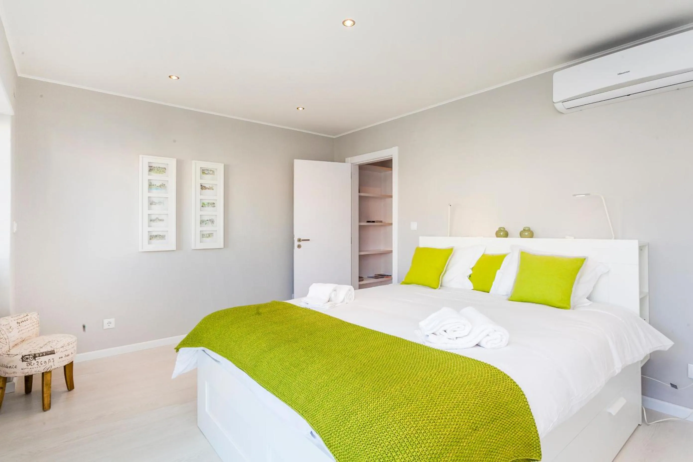 Bedroom, Bed in Bright Visconde Apartment
