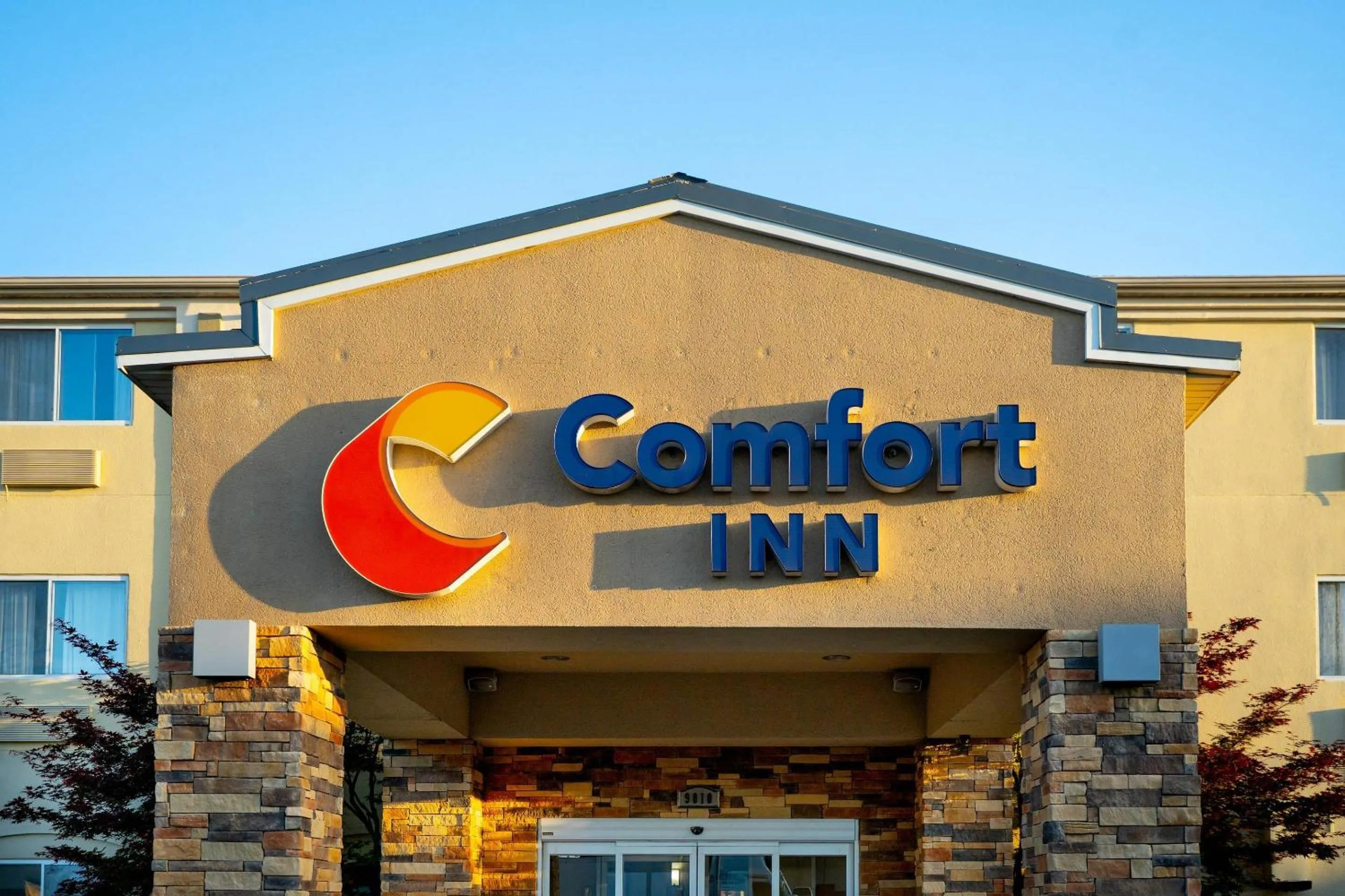 Property building in Comfort Inn South Tulsa - Woodland Hills