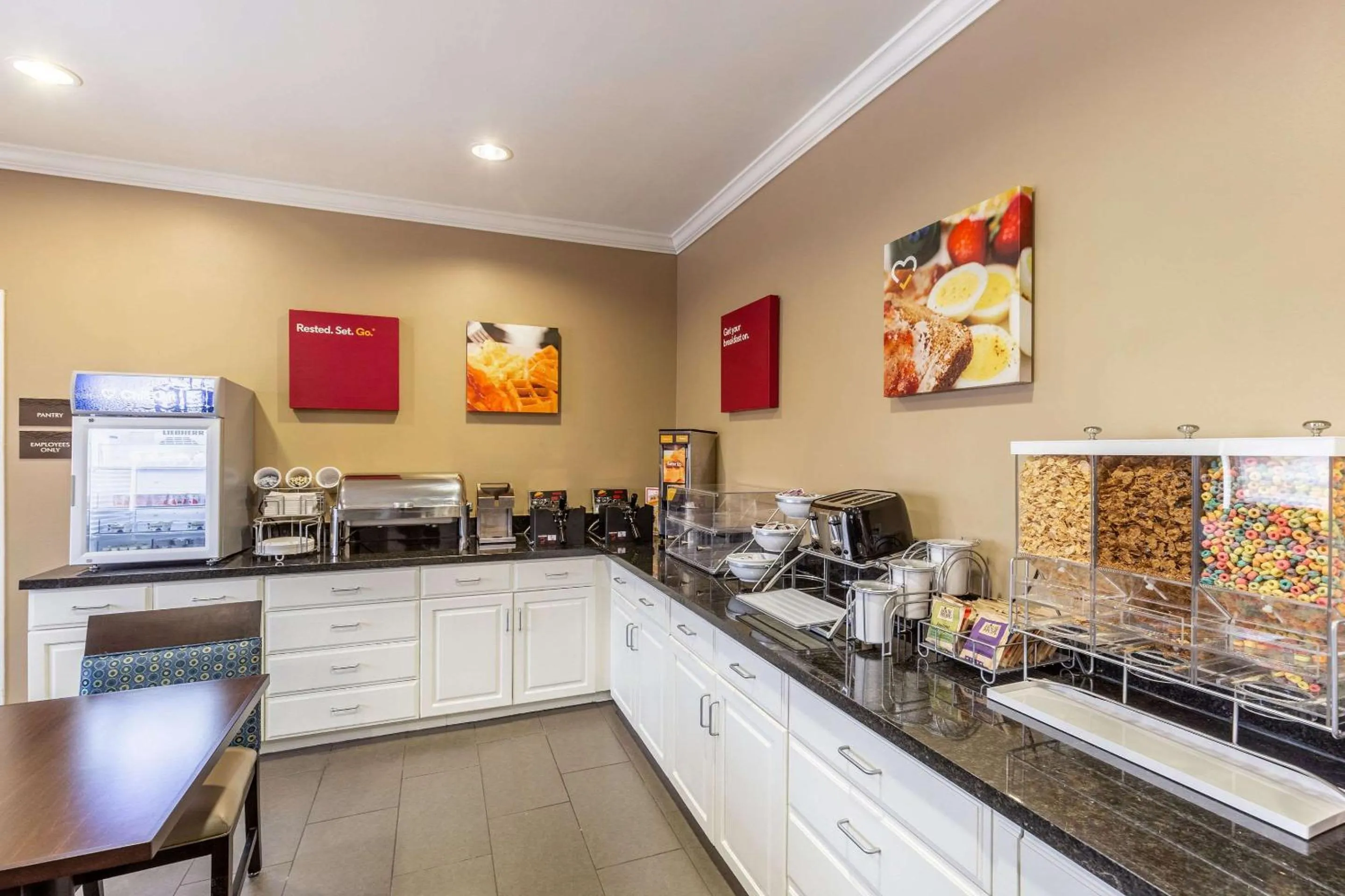 Restaurant/places to eat in Comfort Inn South Tulsa - Woodland Hills