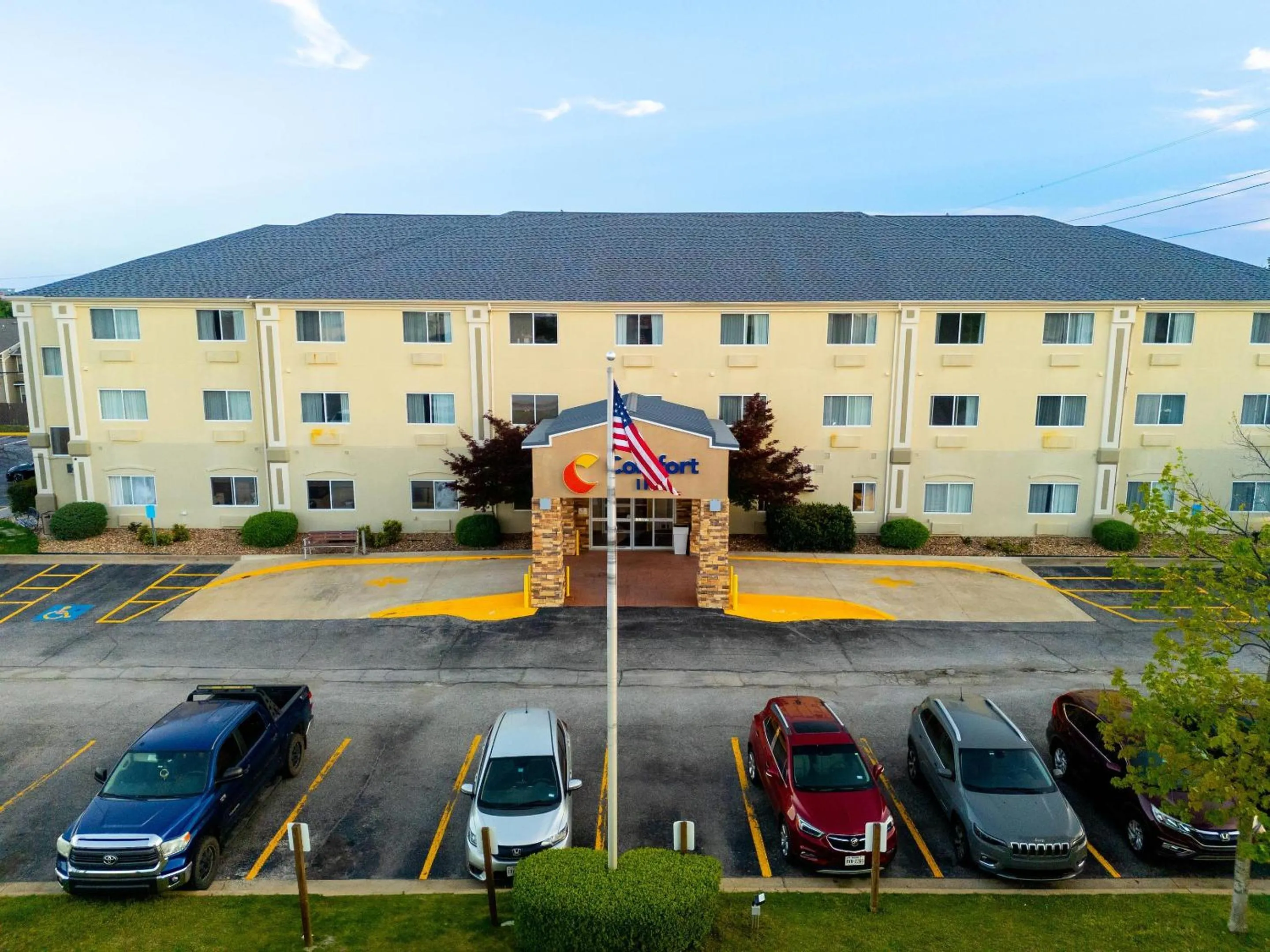 Property building in Comfort Inn South Tulsa - Woodland Hills