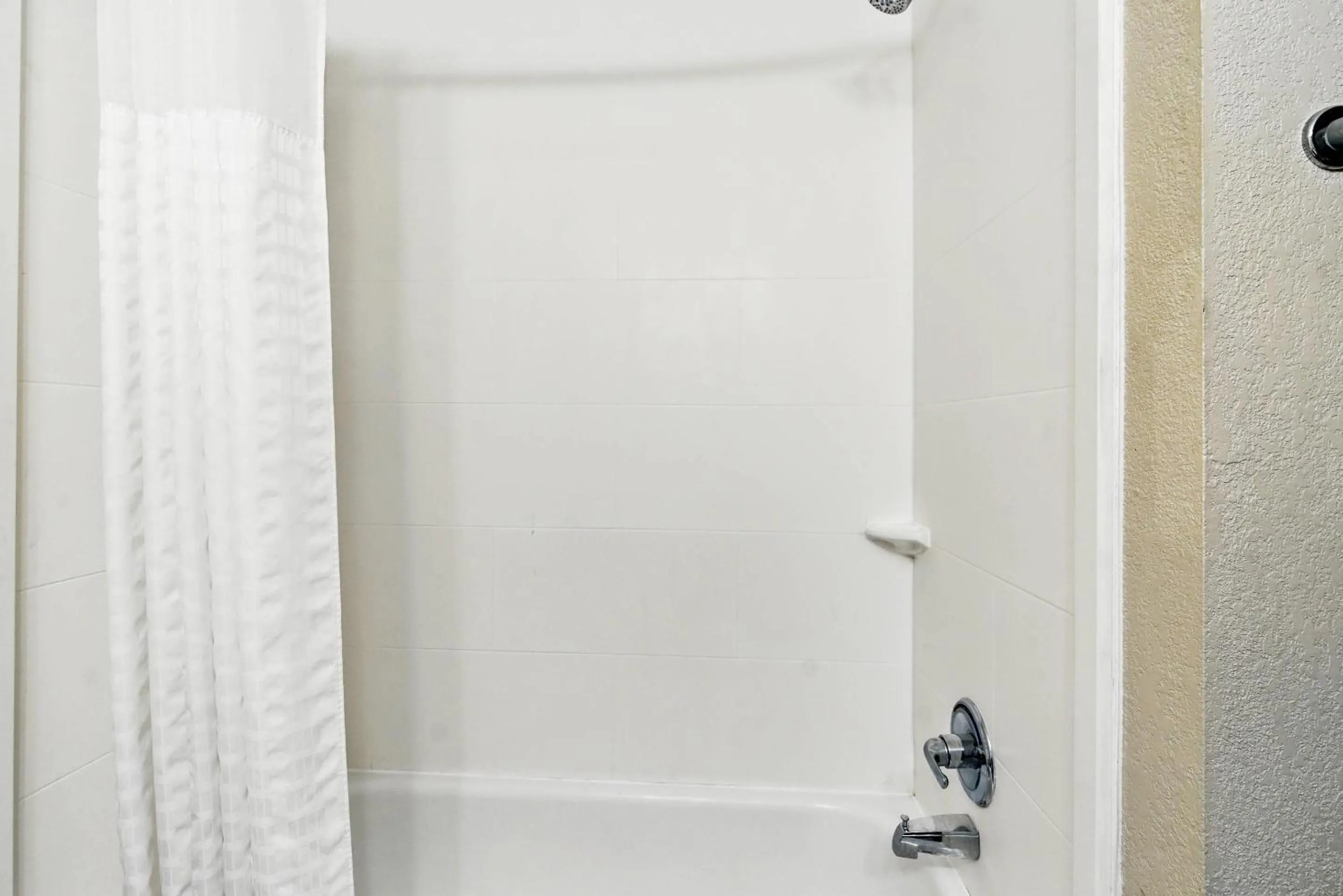 Bedroom in Comfort Inn South Tulsa - Woodland Hills