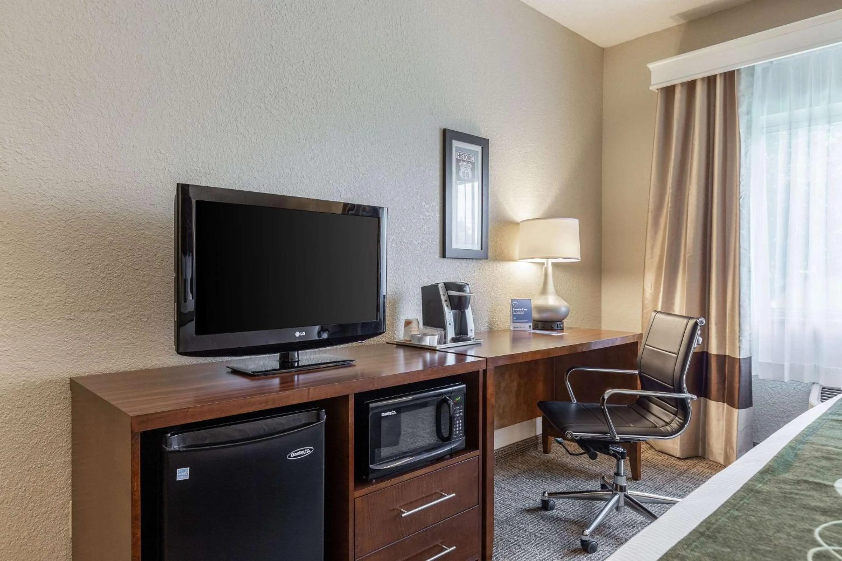 Photo of the whole room in Comfort Inn South Tulsa - Woodland Hills
