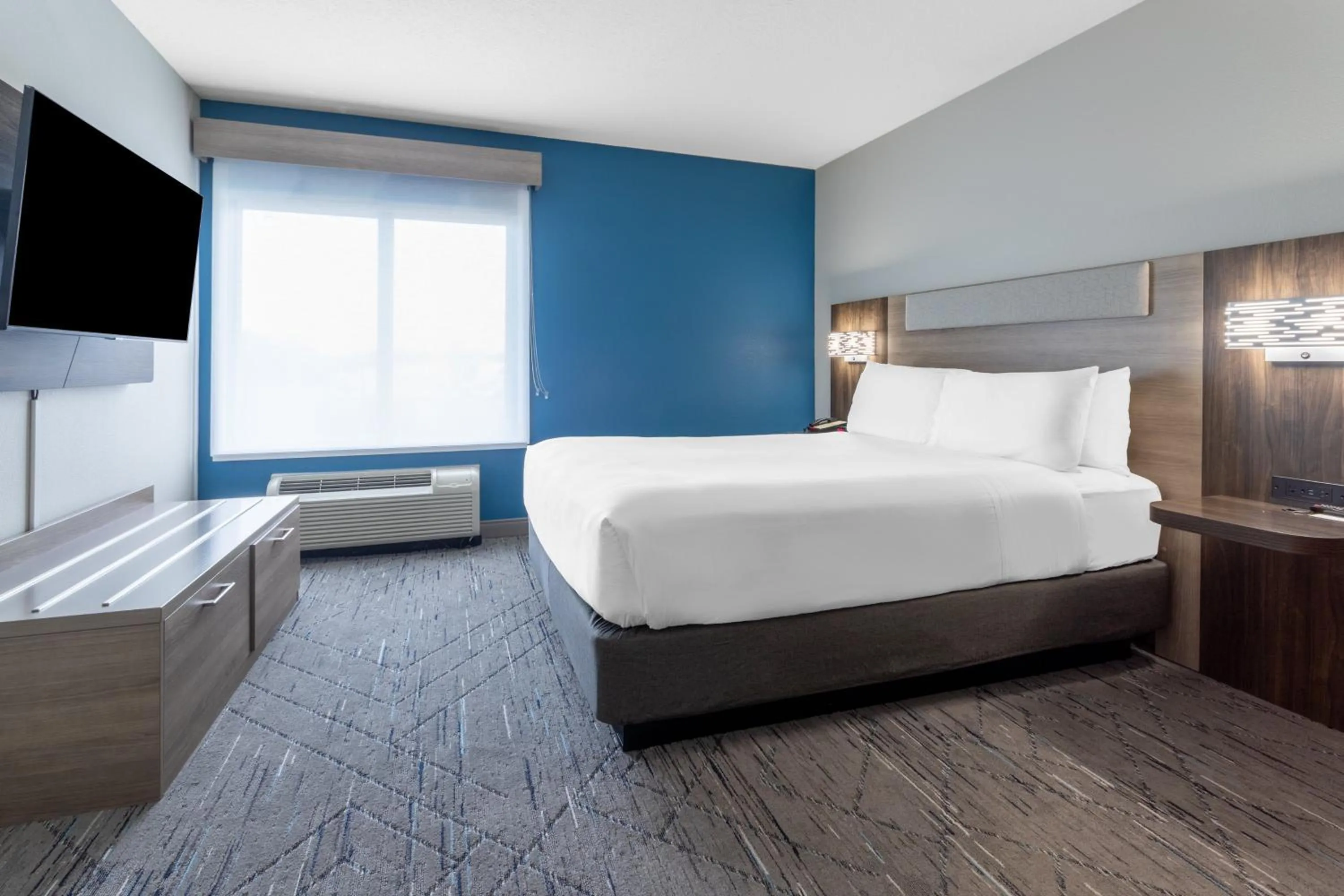 Photo of the whole room, Bed in Holiday Inn Express Crystal River by IHG