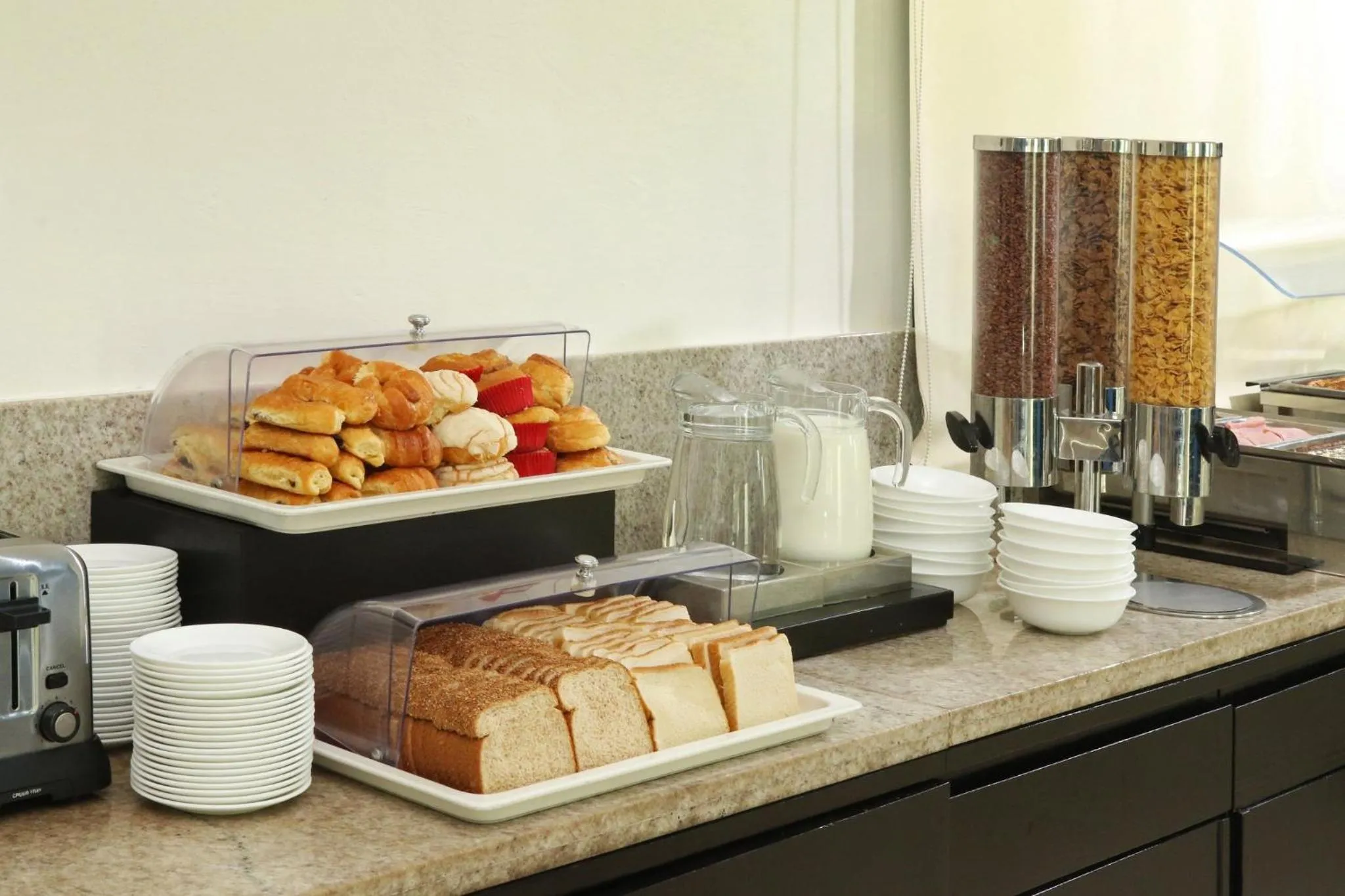 Restaurant/places to eat in Holiday Inn Express Ciudad Del Carmen by IHG