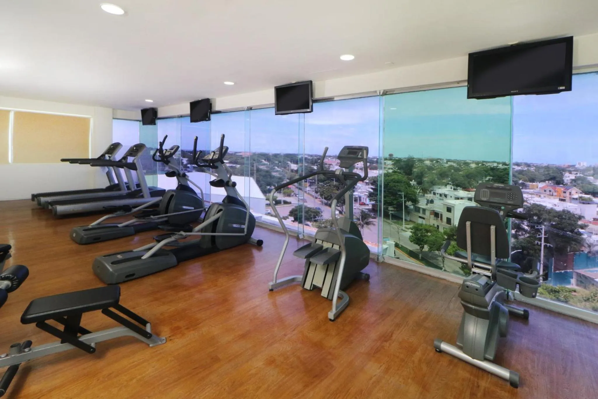 Fitness centre/facilities in Holiday Inn Express Ciudad Del Carmen by IHG