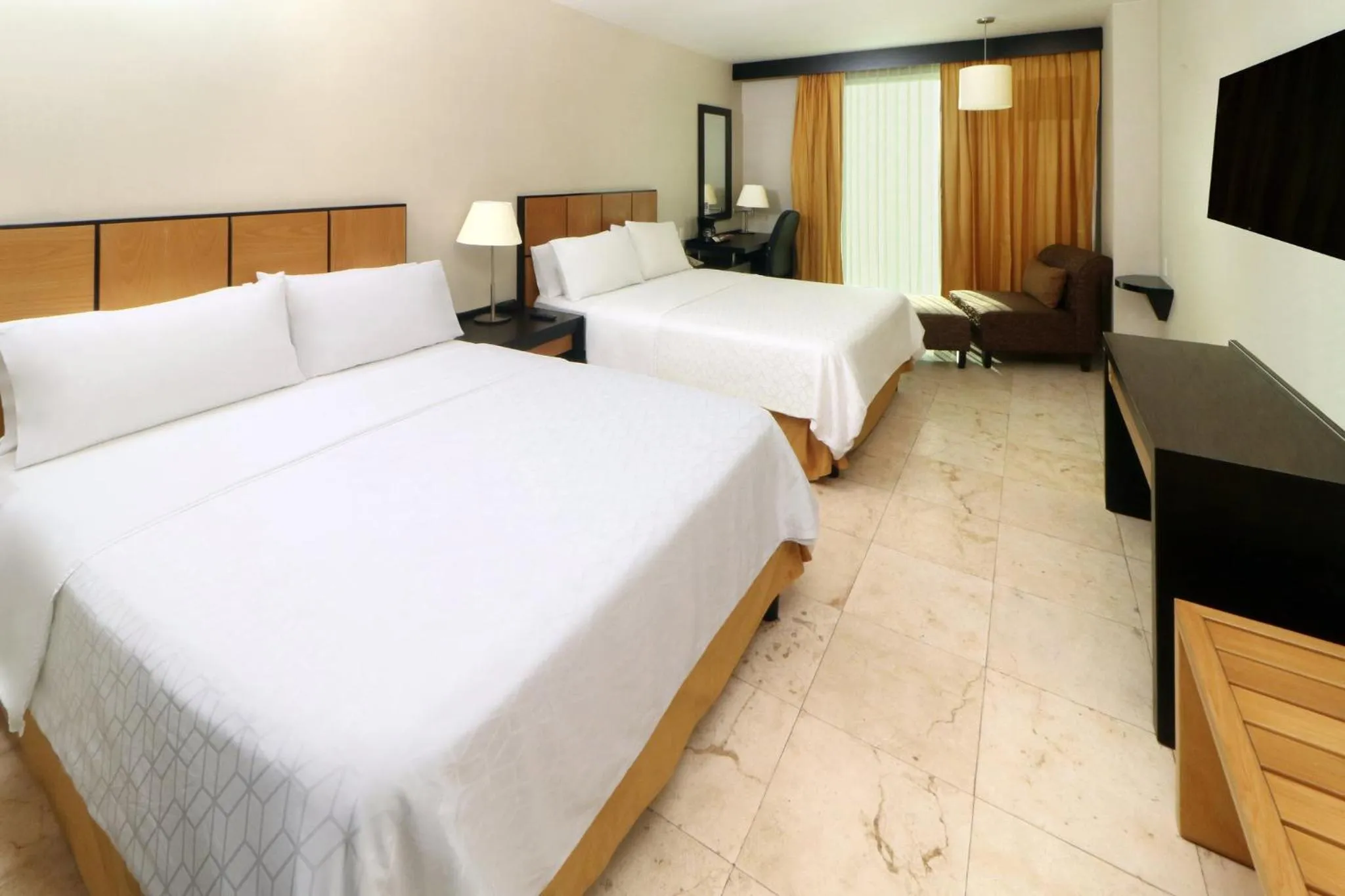 Photo of the whole room, Bed in Holiday Inn Express Ciudad Del Carmen by IHG