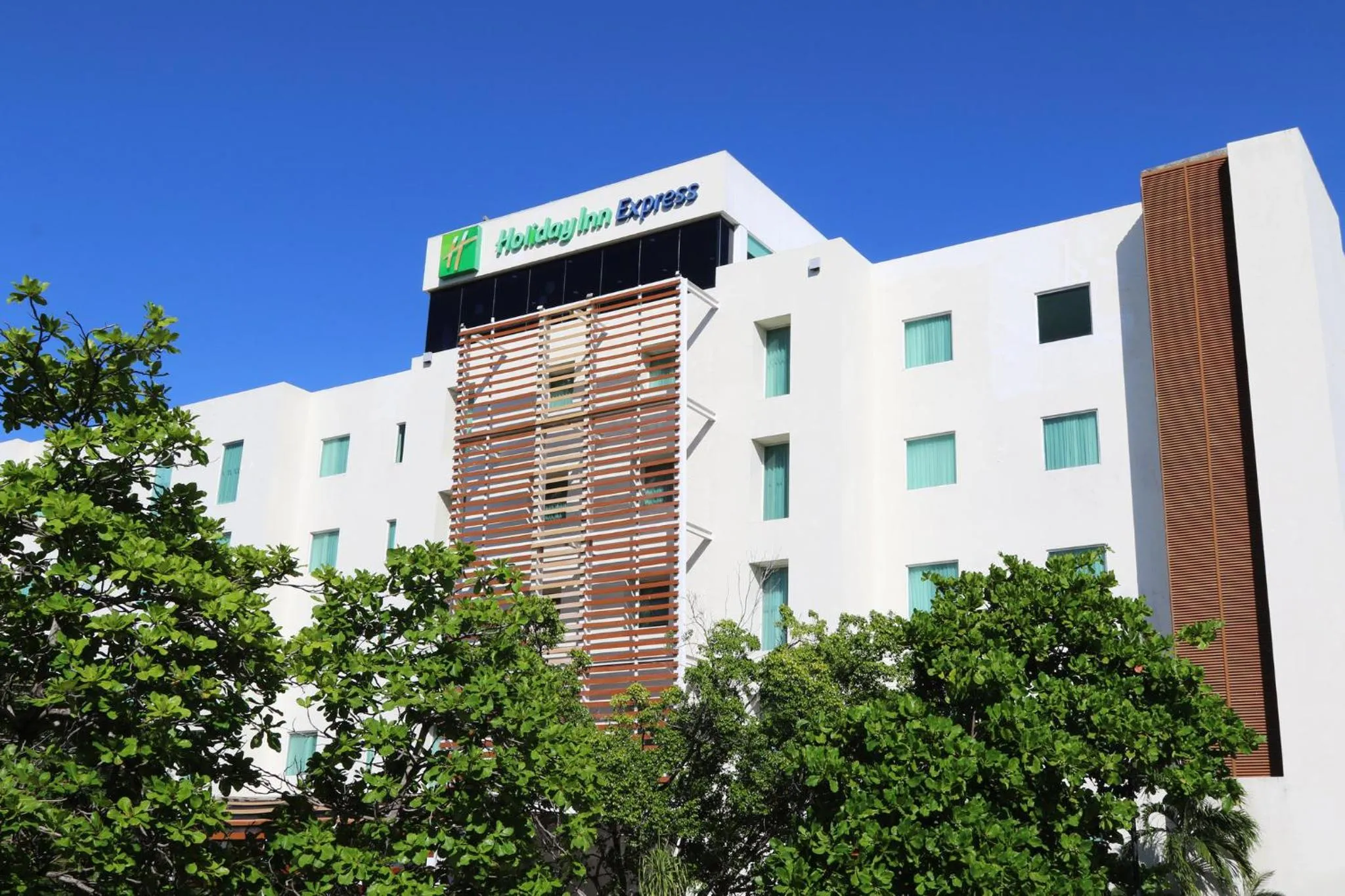 Property building in Holiday Inn Express Ciudad Del Carmen by IHG