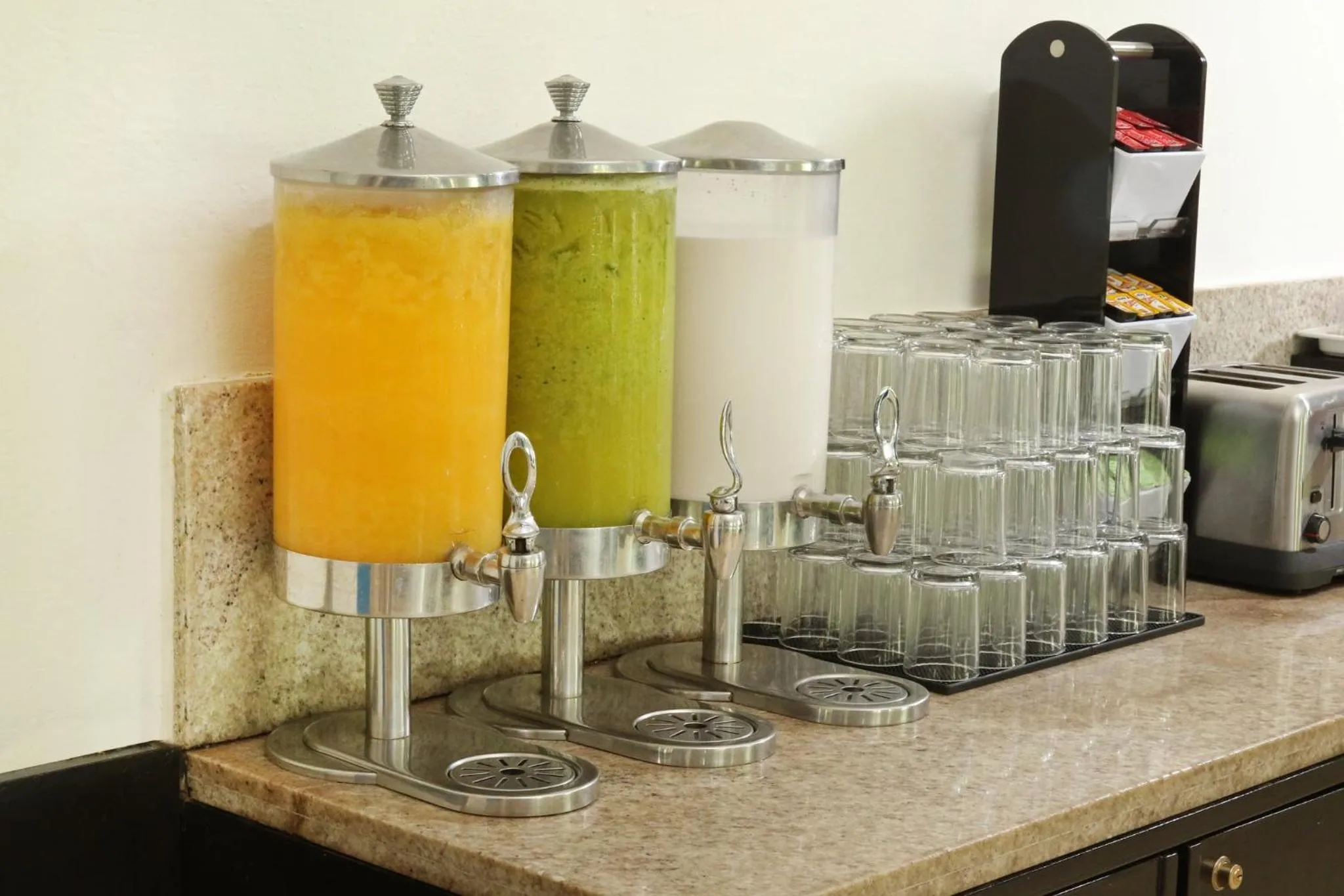 Restaurant/places to eat in Holiday Inn Express Ciudad Del Carmen by IHG